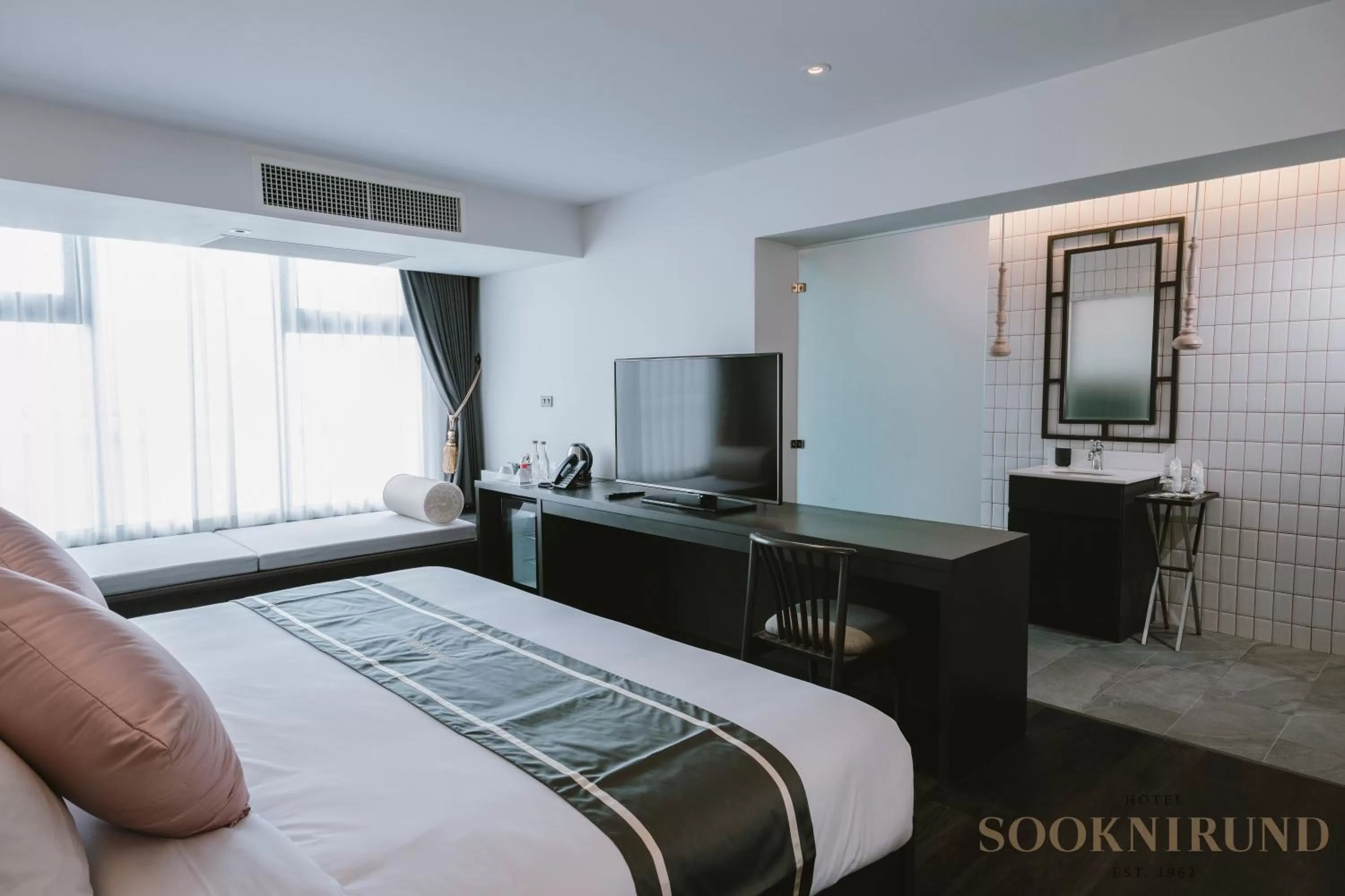 Bathroom, Bed in SOOKNIRUND HOTEL