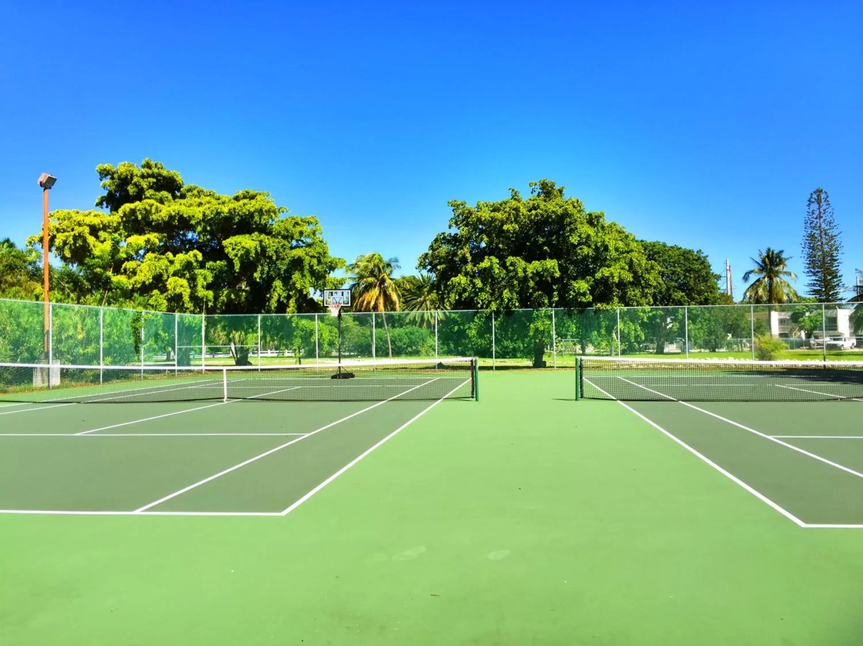 Property building, Tennis/Squash in Caloosa Cove Resort - With Full Kitchens