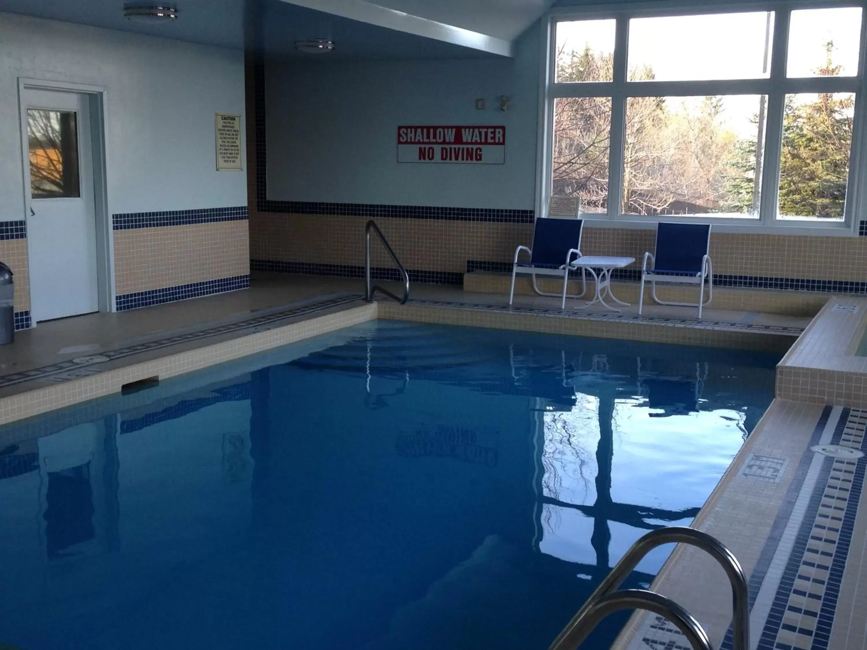 Swimming Pool in Four Points by Sheraton Barrie