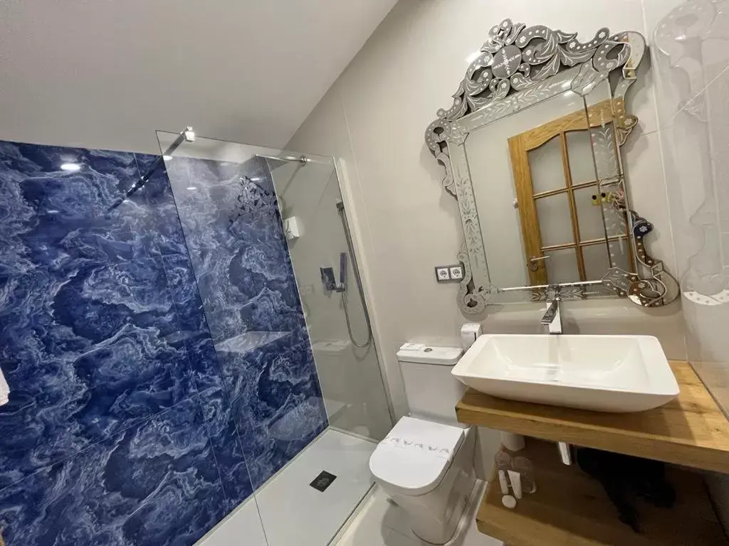 Bathroom in Hotel Royal Suite Santander