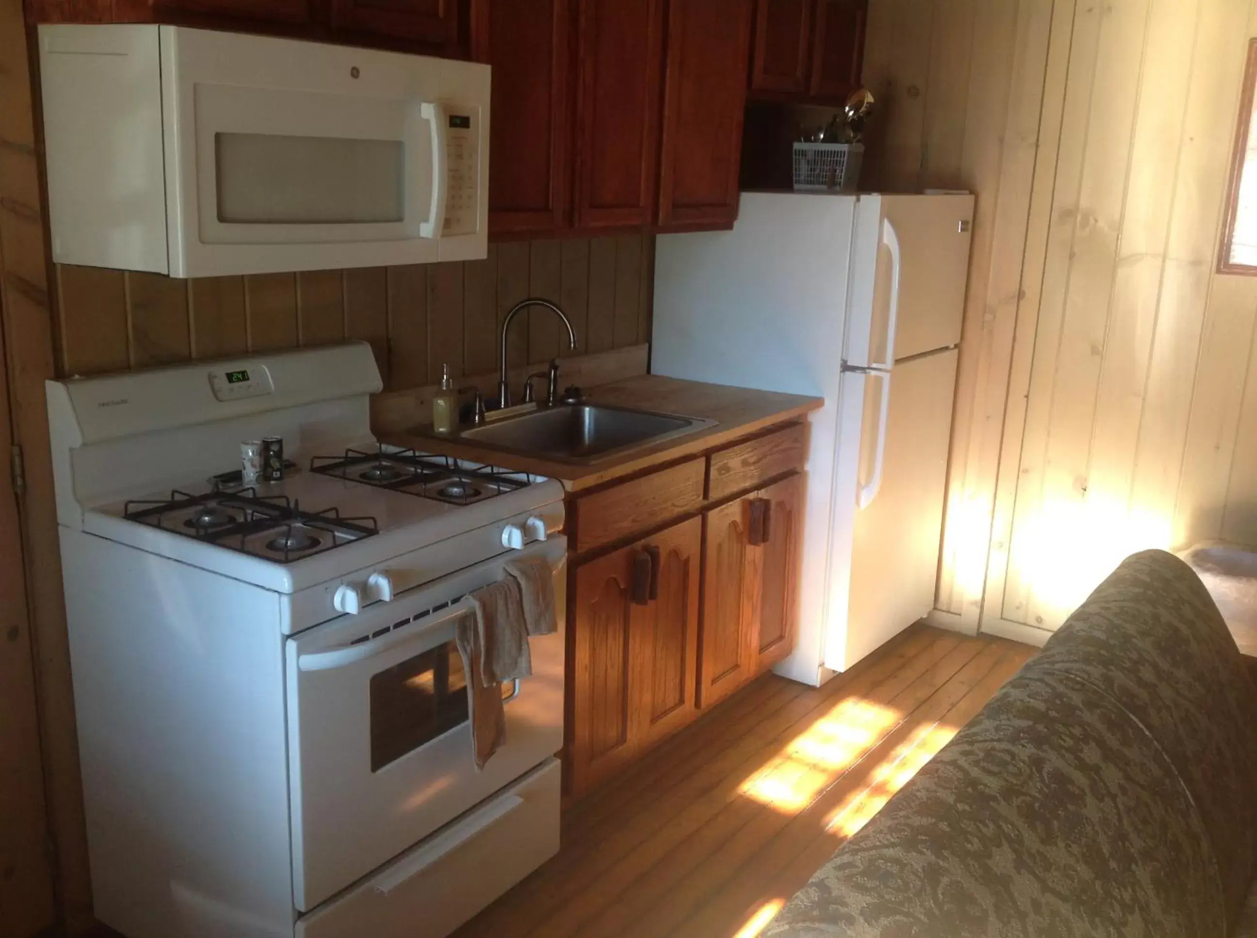 Kitchen/Kitchenette in The Smoke House Lodge