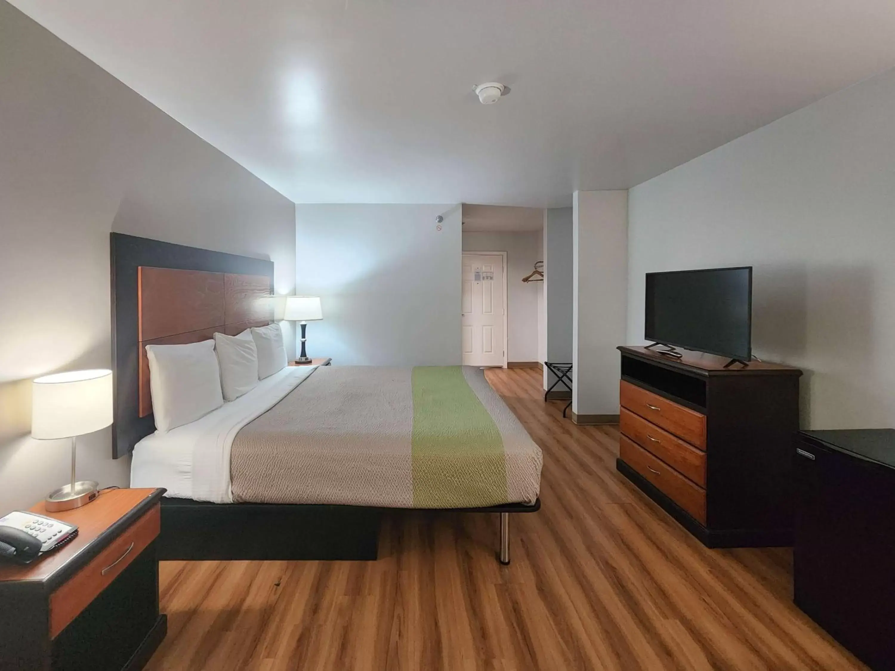 Bedroom, Bed in Motel 6-Ennis, TX