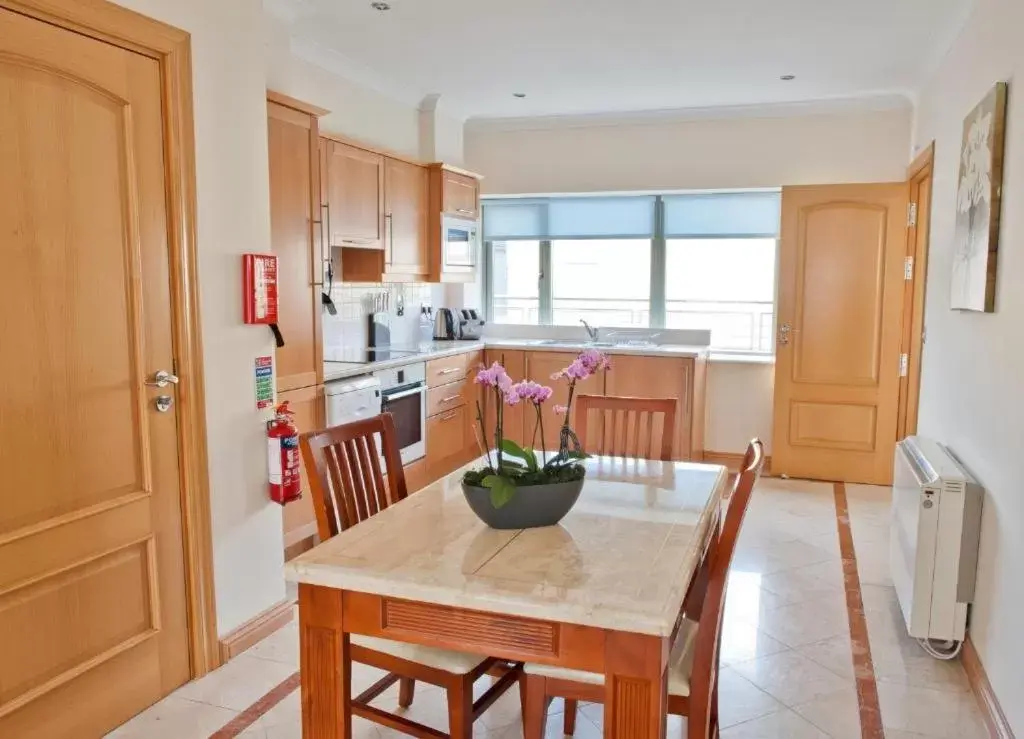 Kitchen or kitchenette, Dining Area in Park Place Apartments