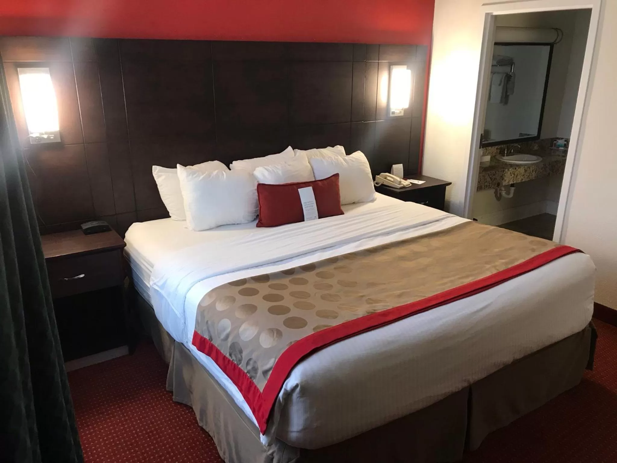 King Room with Bath Tub - Mobility Accessible/Non-Smoking in Ramada by Wyndham Ligonier