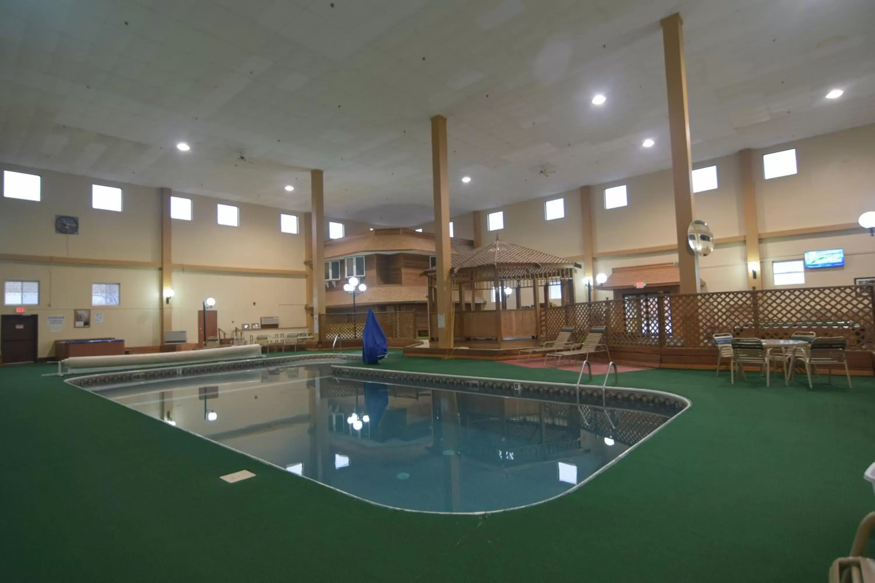 Swimming Pool in Katahdin Inn & Suites