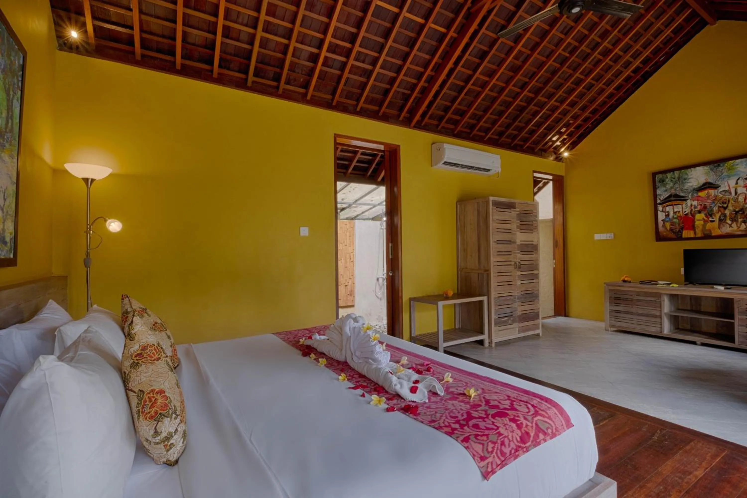 Photo of the whole room, Bed in Samkhya Villas - Free 1x Floating Breakfast or Minibar