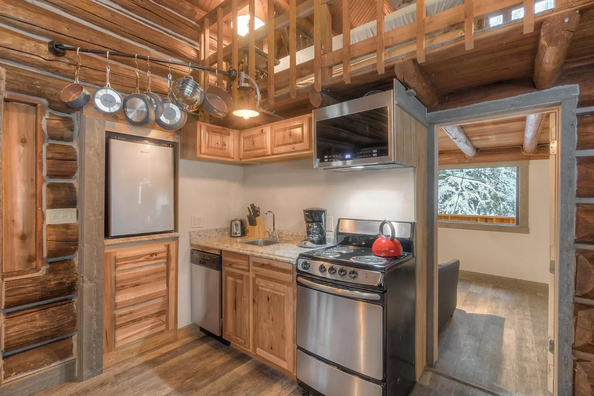 Kitchen/Kitchenette in LOGE Alta Crystal Resort at Mt Rainier