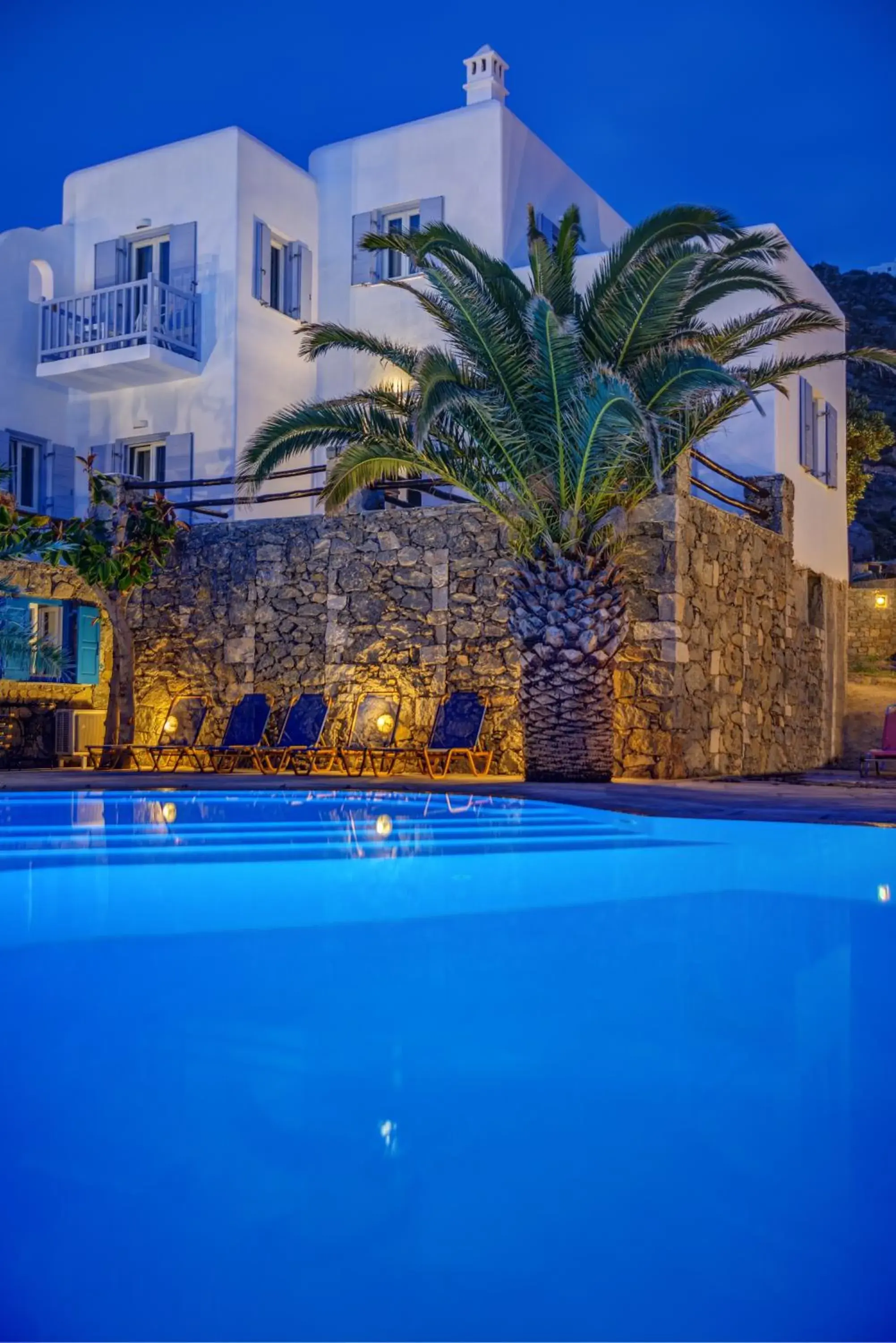 Facade/entrance in Makis Place Facade/entrance in Makis Place