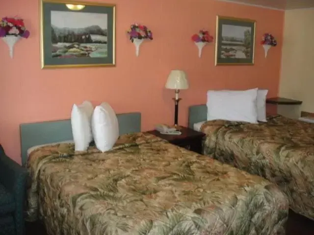 Bed in Standish Motel