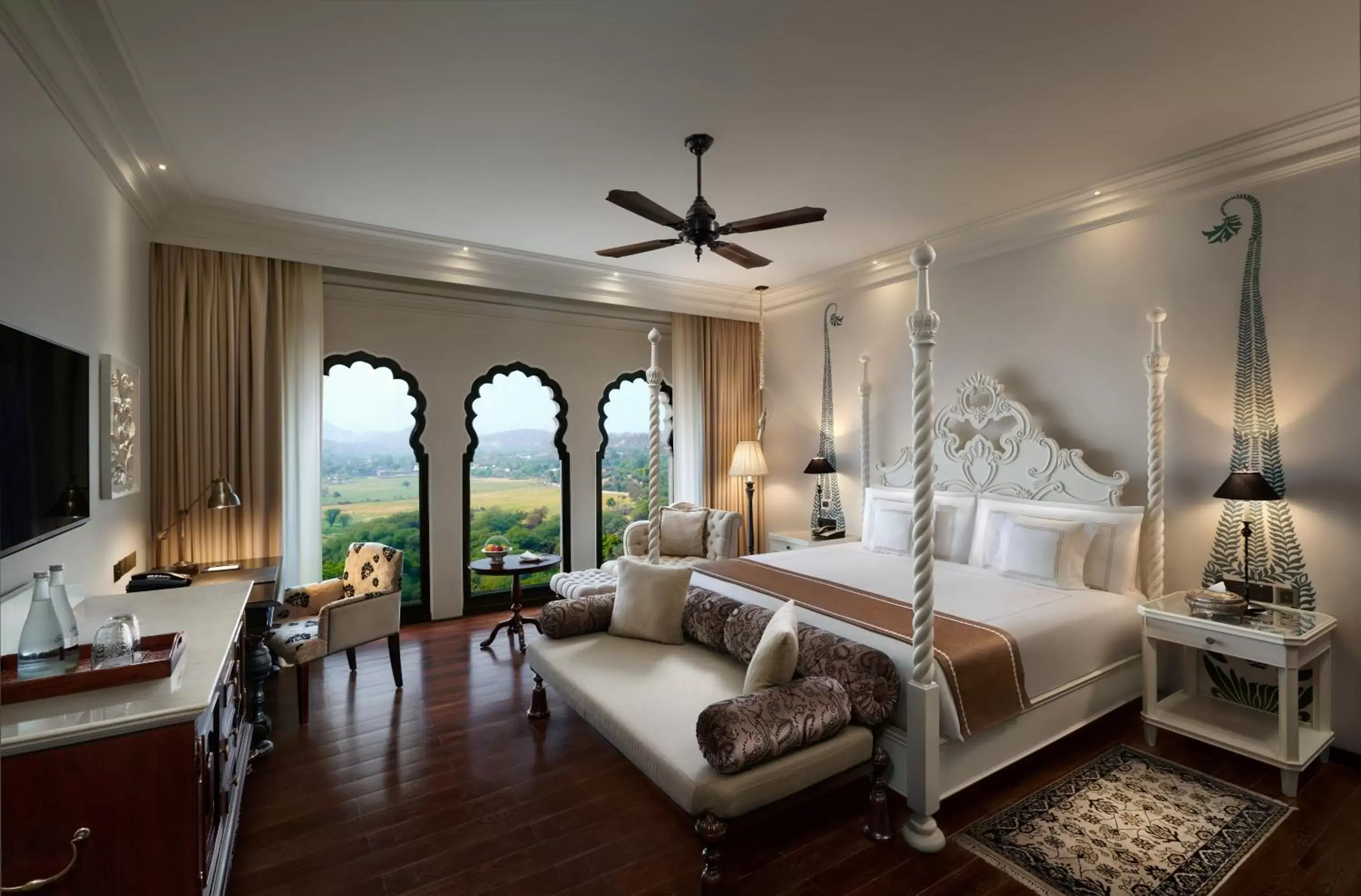 Bed, Seating Area in Fairmont Jaipur