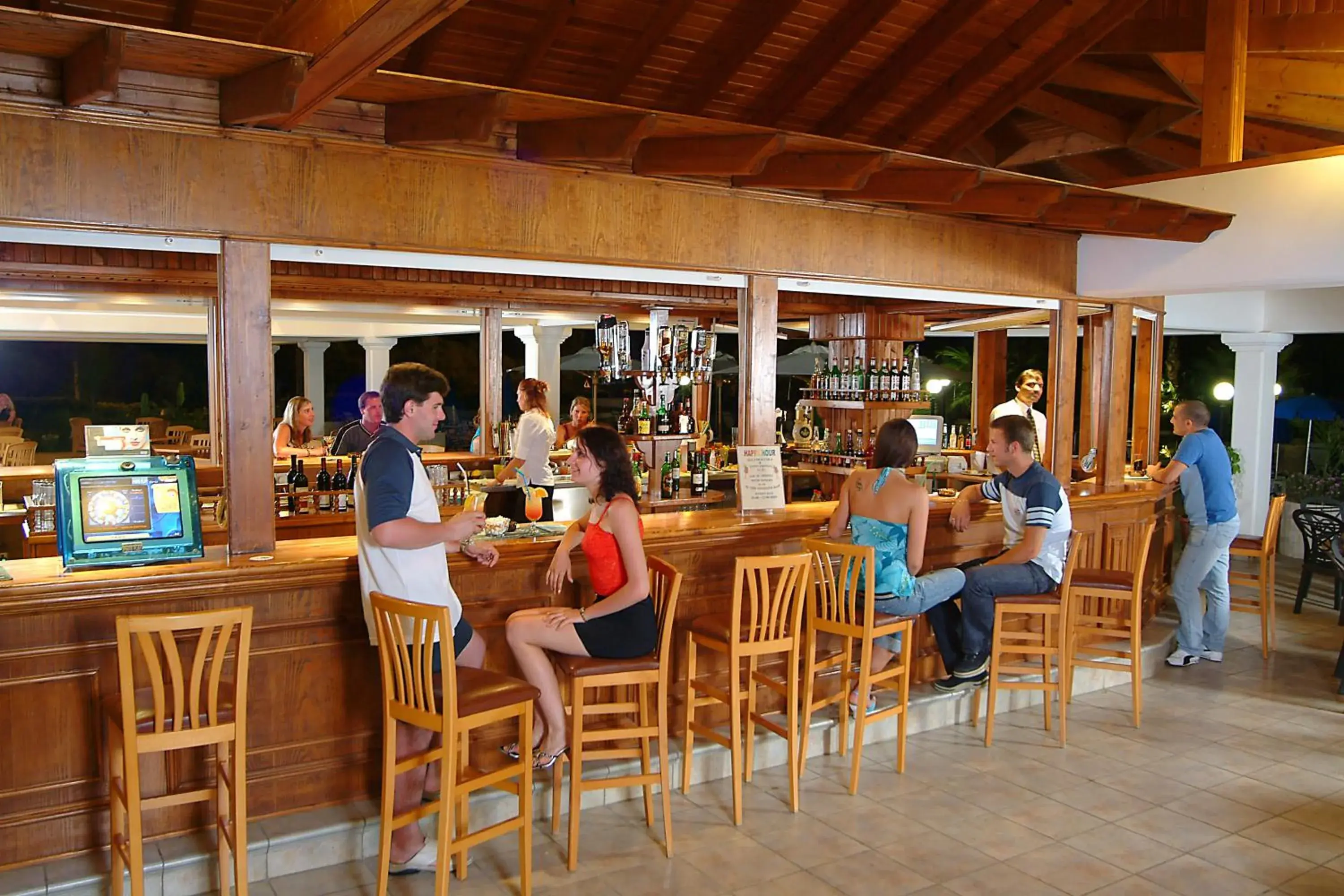 Lounge or bar, Restaurant/Places to Eat in Nissiana Hotel & Bungalows