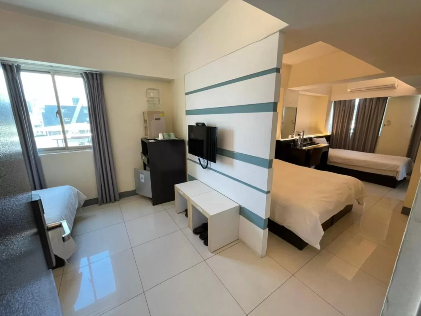 TV and multimedia, Bed in Kiwi Express Hotel - Kaohsiung Station