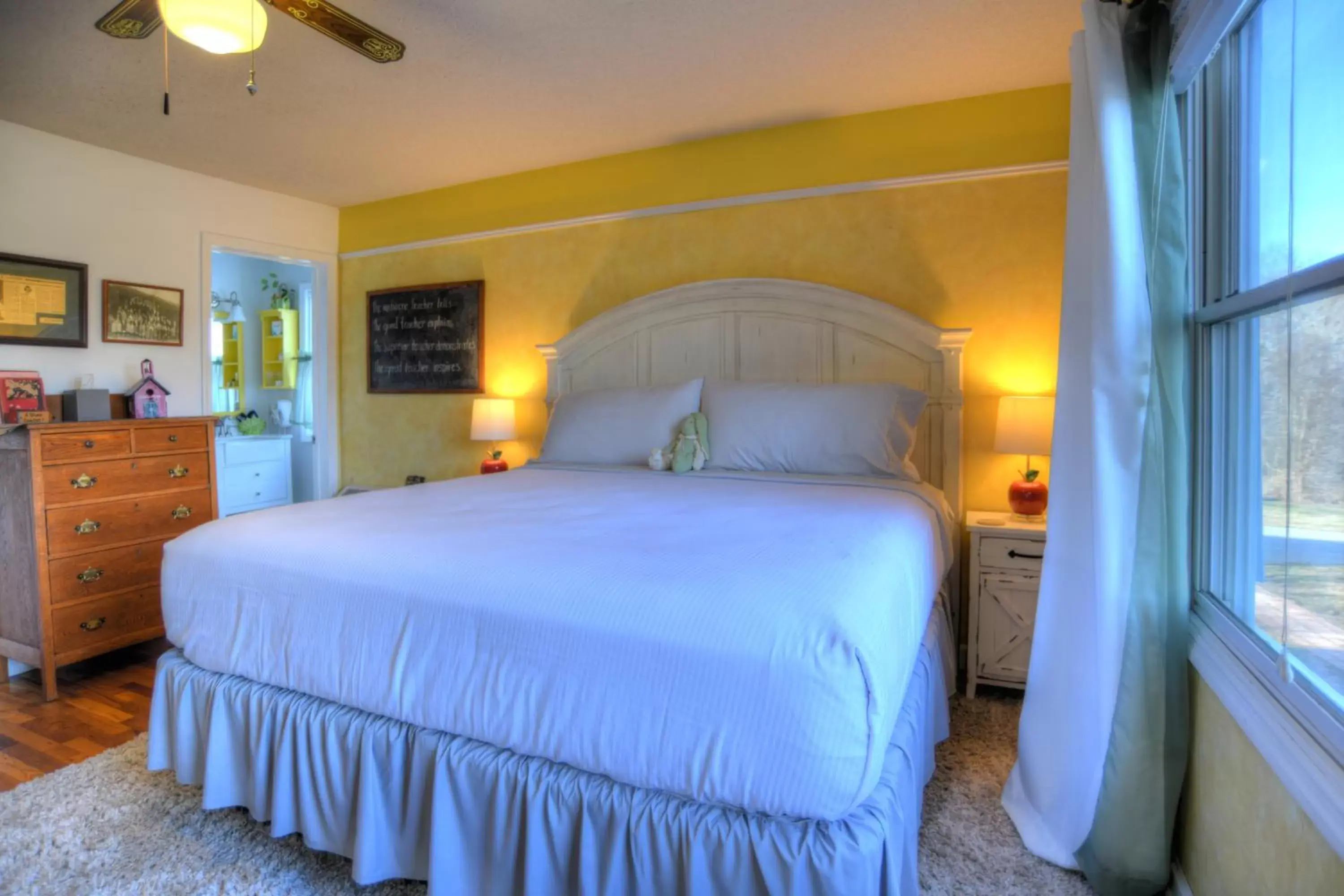 Bedroom, Bed in Blue Mountain Mist Country Inn