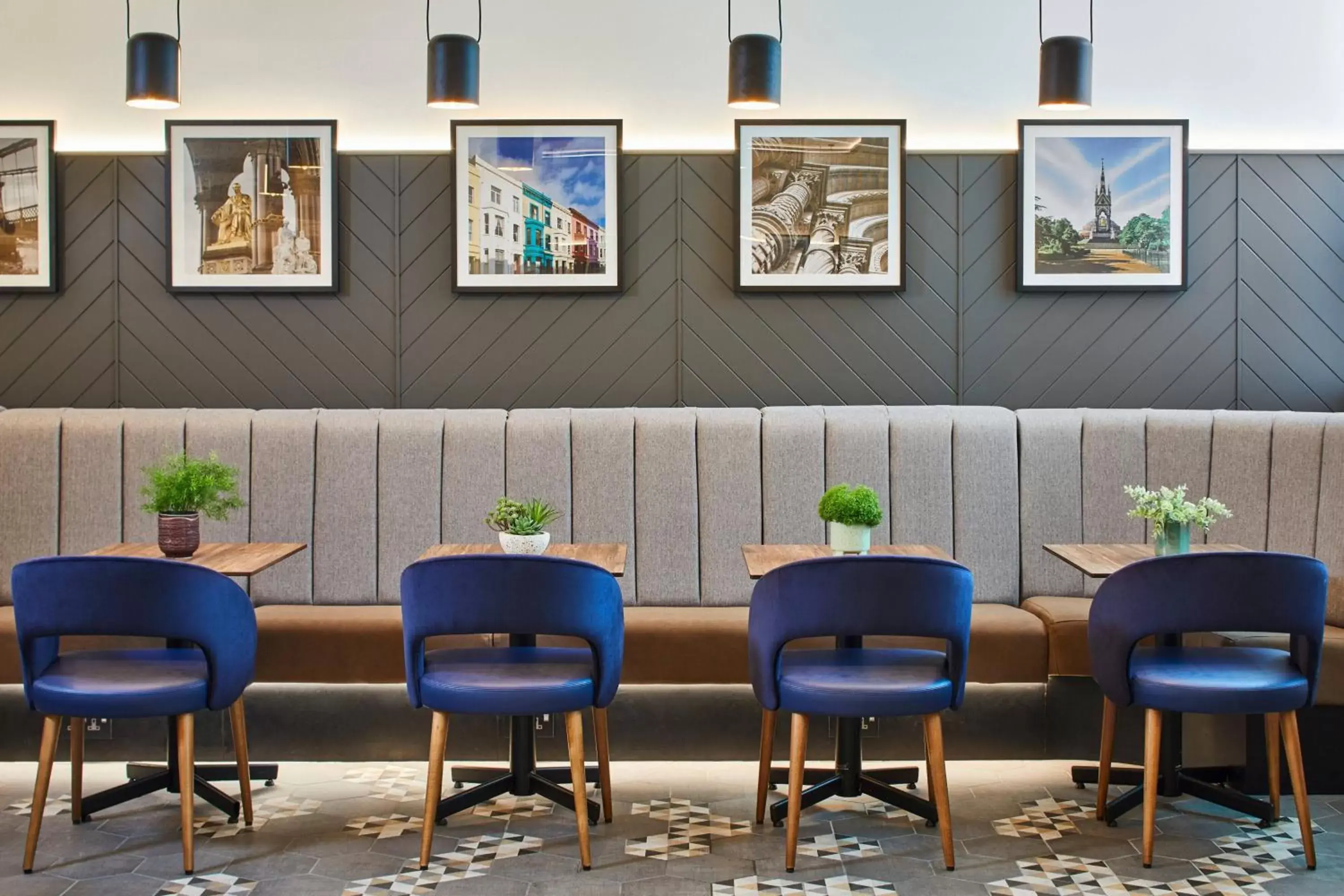 Restaurant/places to eat in Residence Inn by Marriott London Kensington