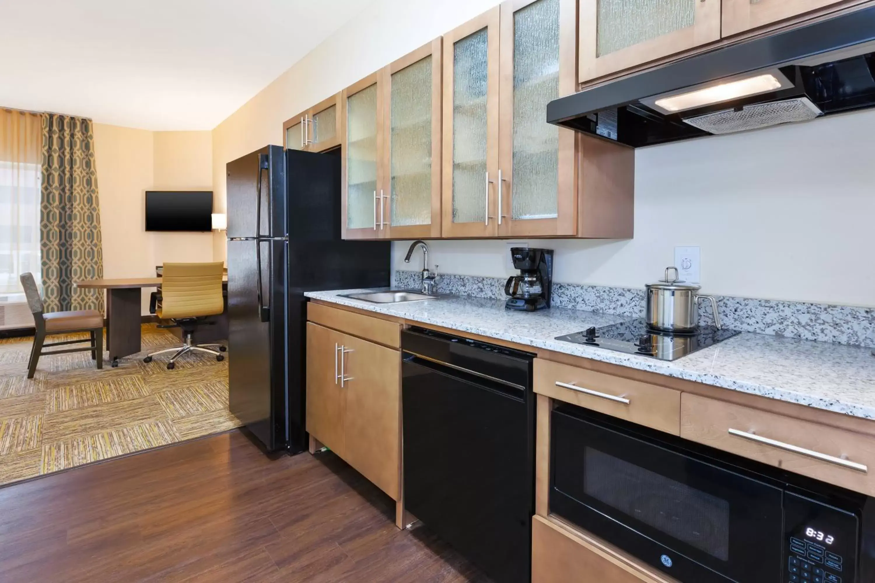 Photo of the whole room, Kitchen/Kitchenette in Candlewood Suites Louisville - NE Downtown Area, an IHG Hotel