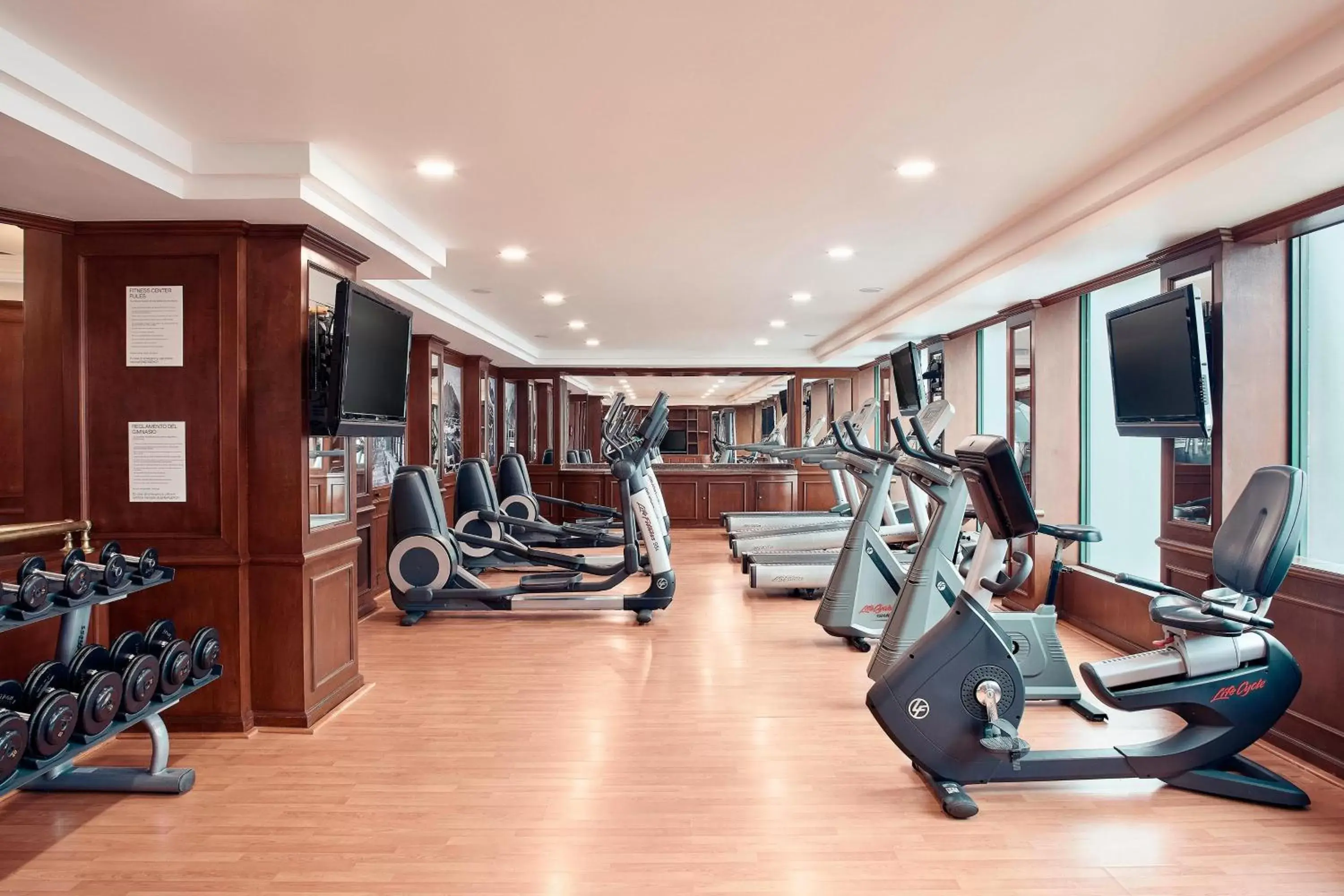 Fitness centre/facilities in Wyndham Monterrey Ambassador Centro Fitness centre/facilities in Wyndham Monterrey Ambassador Centro