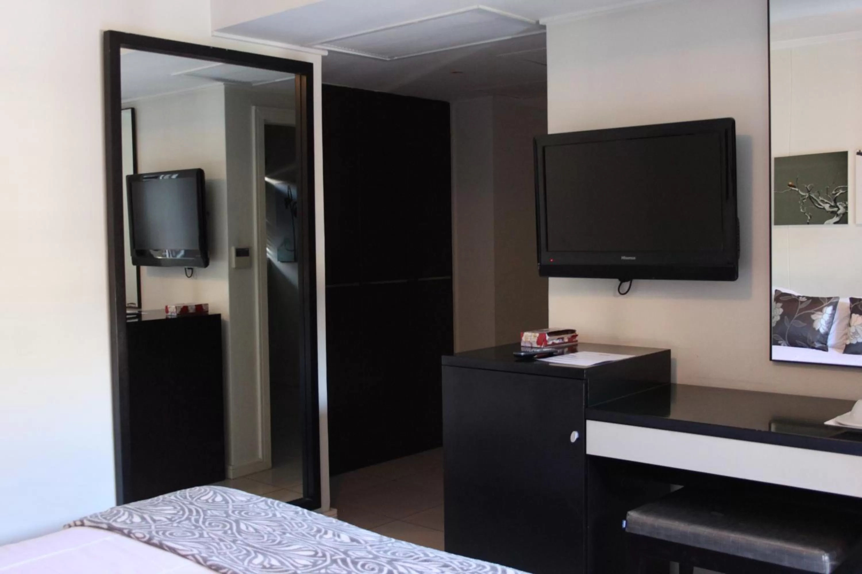 Photo of the whole room, Bed in The Nicol Hotel and Apartments