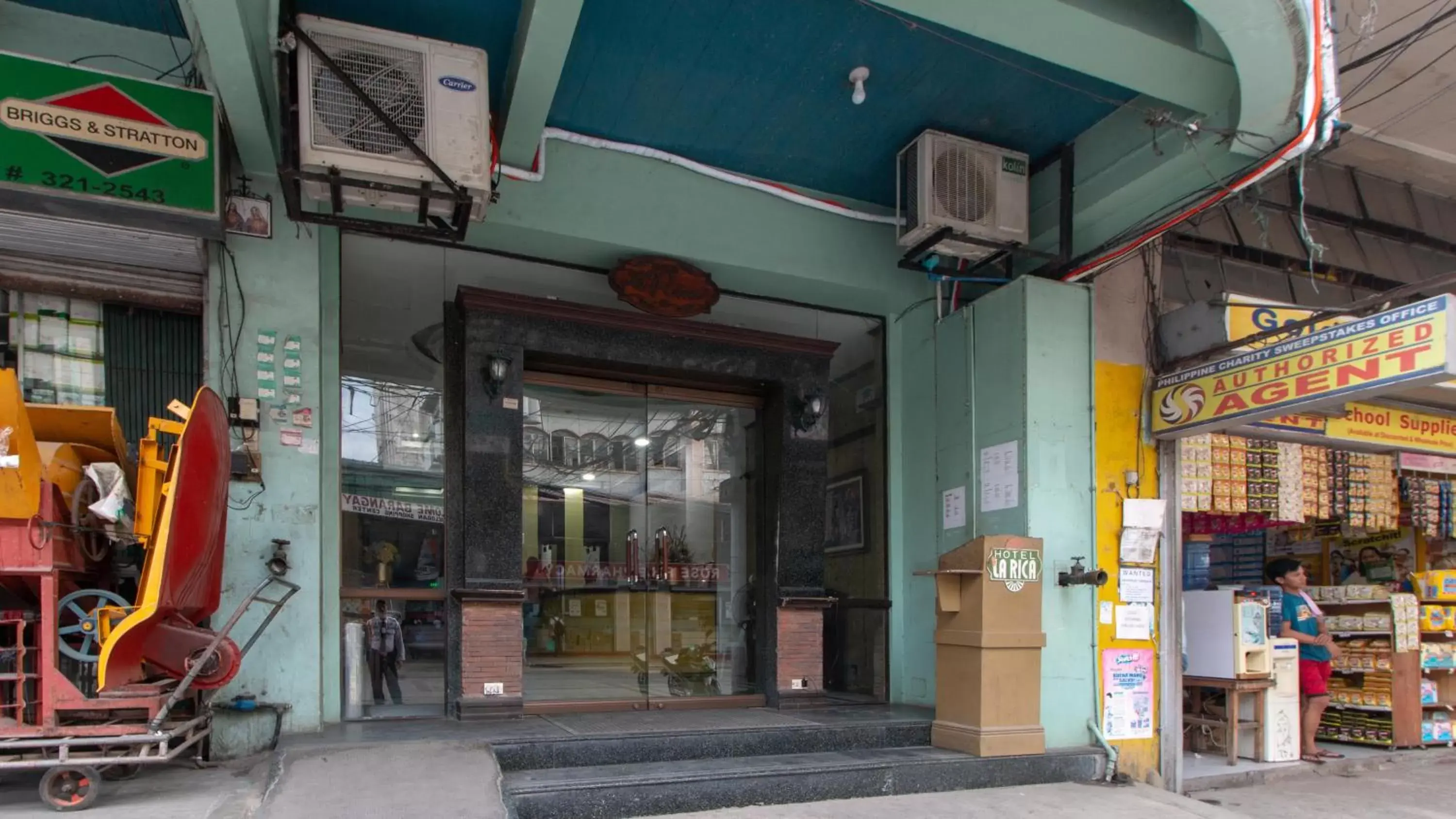 Property building in RedDoorz @ Downtown Tacloban Property building in RedDoorz @ Downtown Tacloban