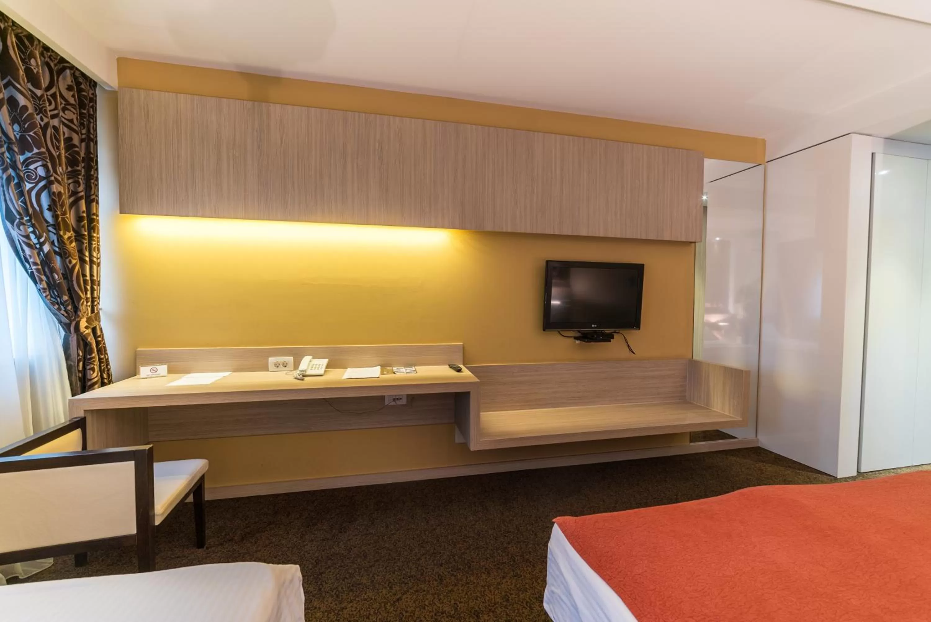 Bed in City Hotel Mostar