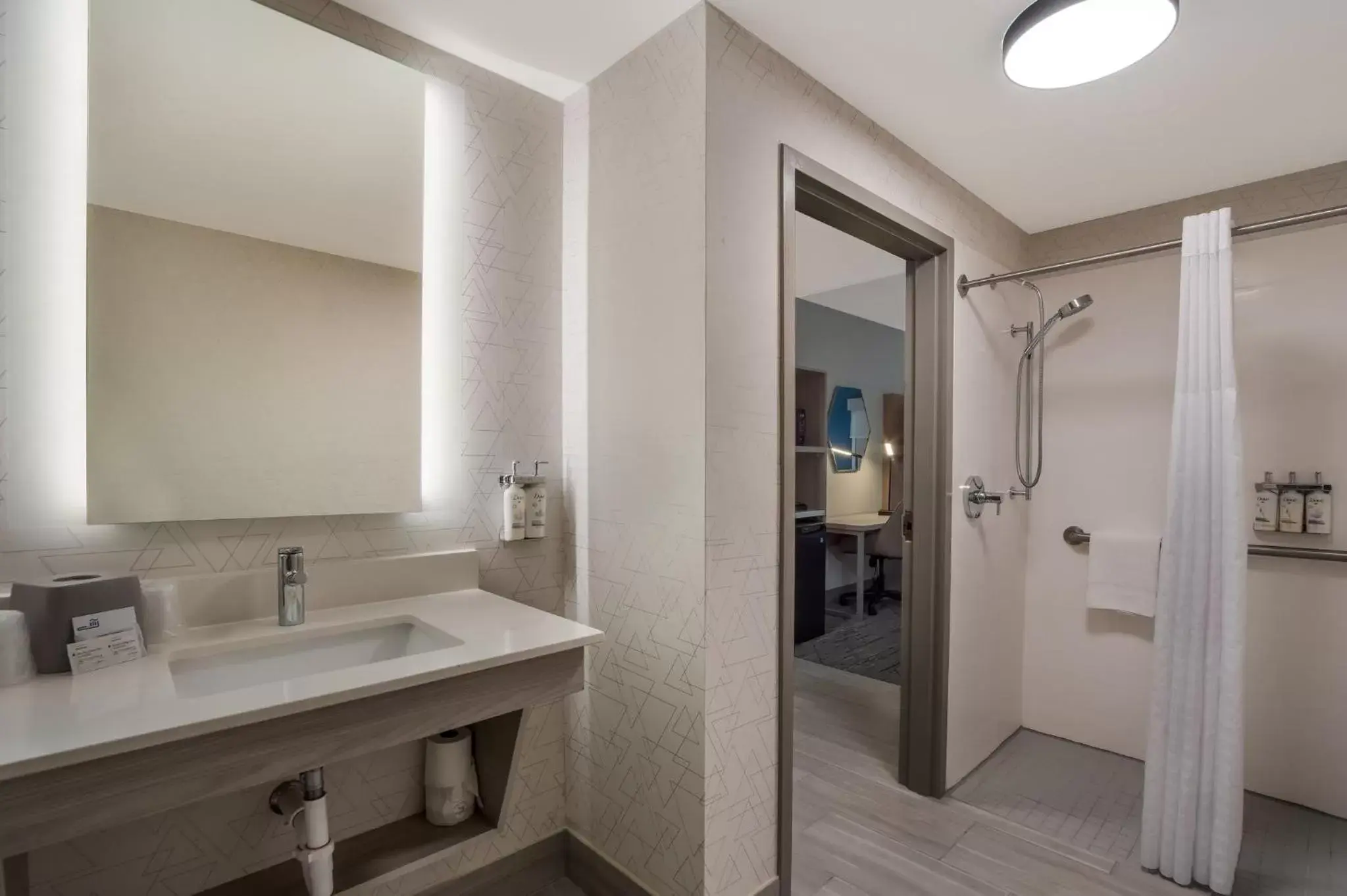 Photo of the whole room, Bathroom in Holiday Inn Express & Suites Lexington, an IHG Hotel