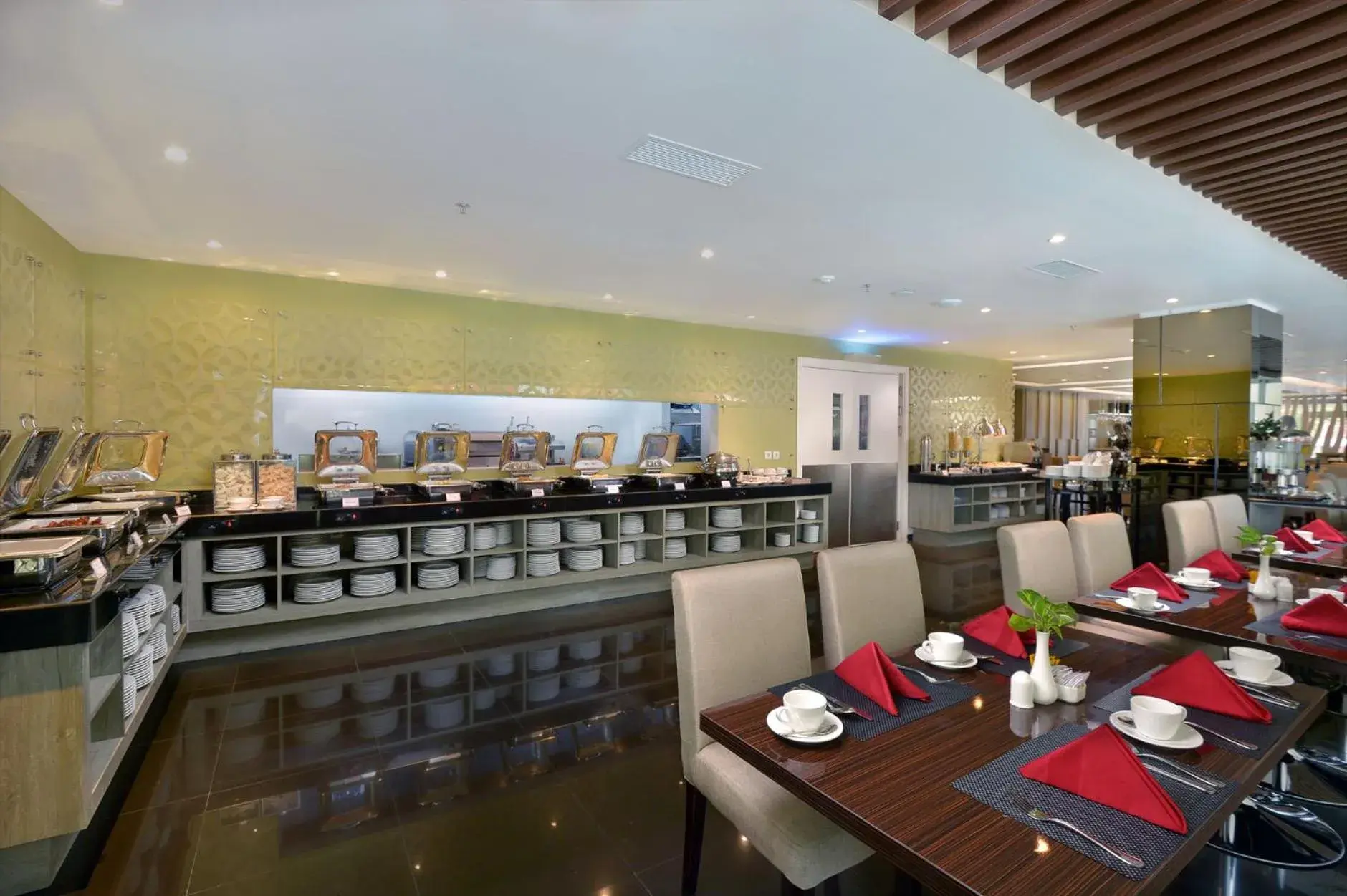 Restaurant/Places to Eat in Platinum Adisucipto Yogyakarta Hotel & Conference Center