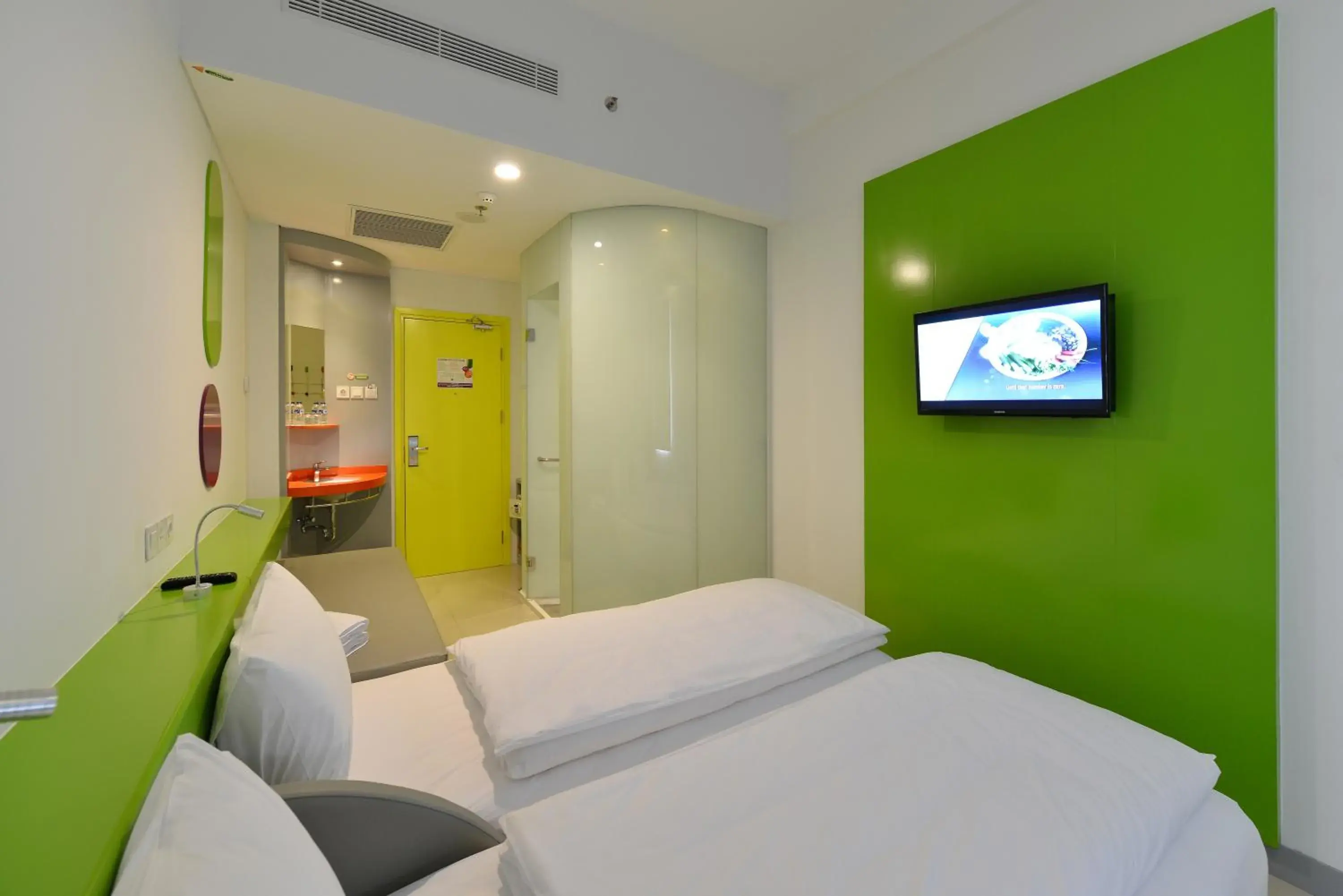 TV and multimedia, Bed in POP! Hotel Diponegoro Surabaya