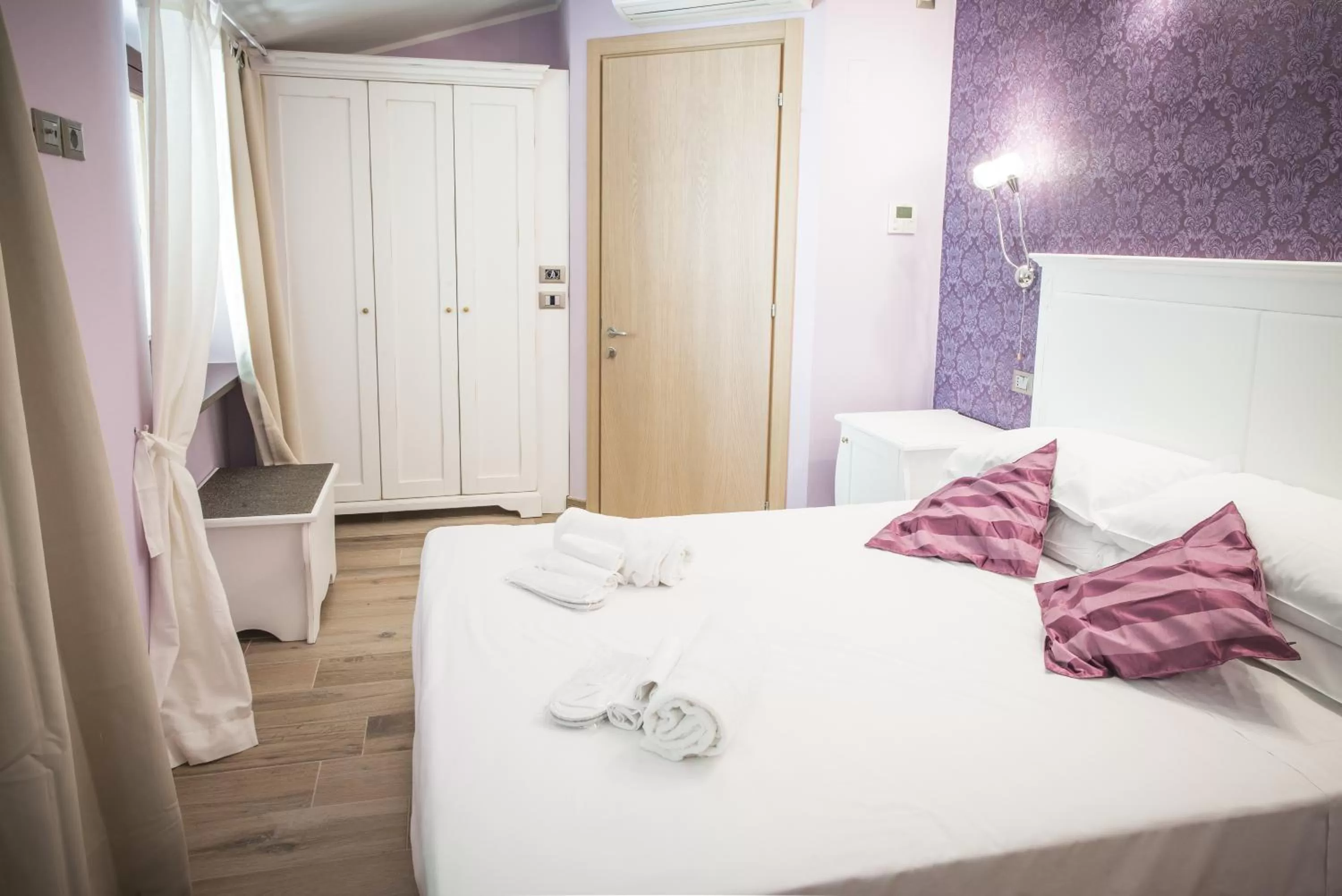 Photo of the whole room, Bed in La Dimora di Francesco