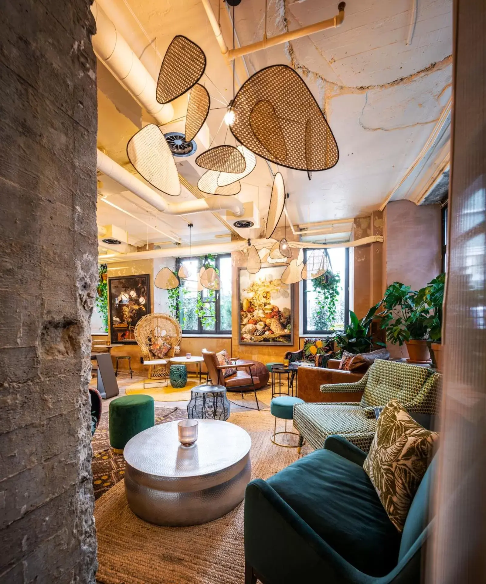 Lounge or bar in Hotel Indigo Brussels - City, an IHG Hotel