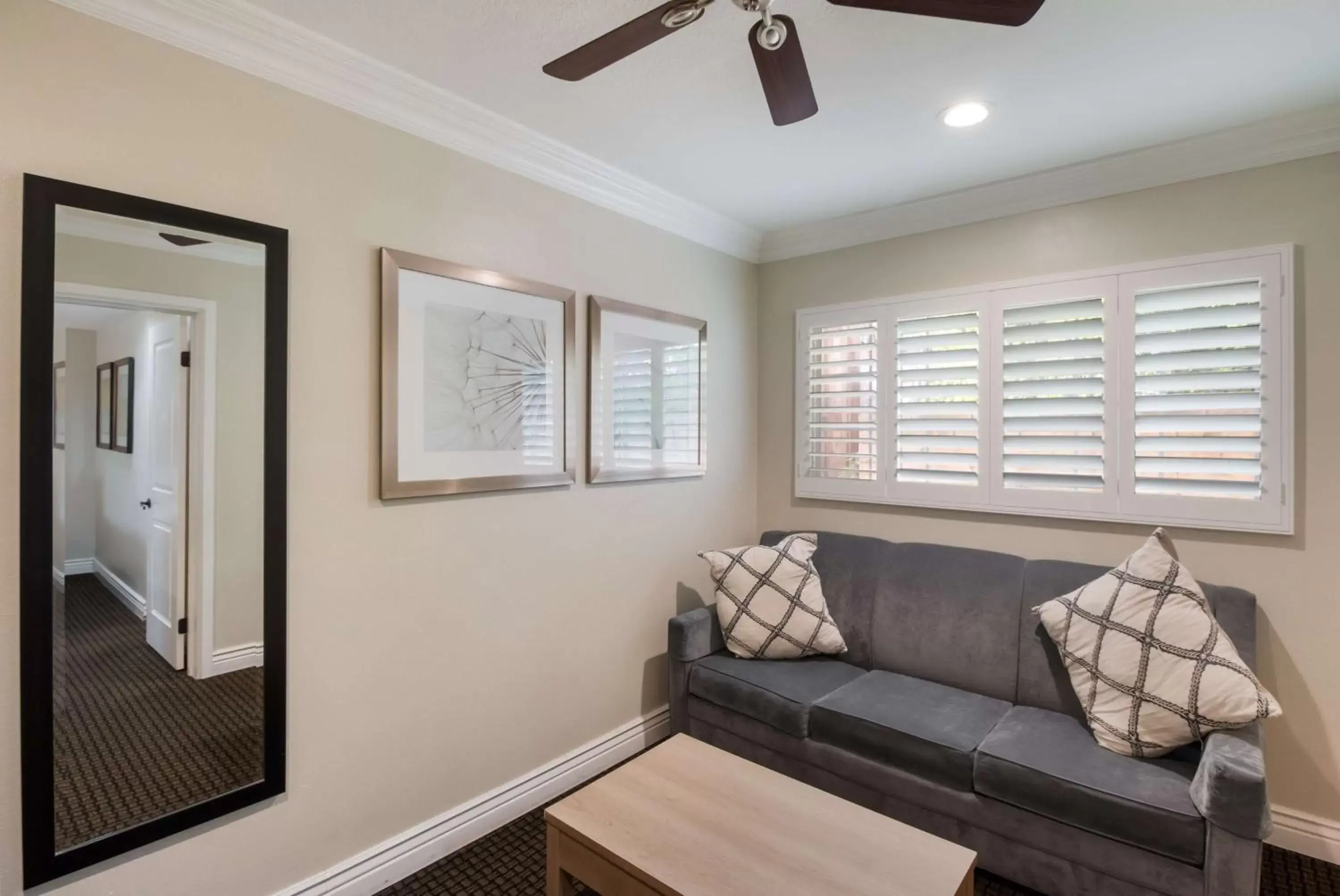 Bedroom, Seating Area in Best Western Woodland Hills