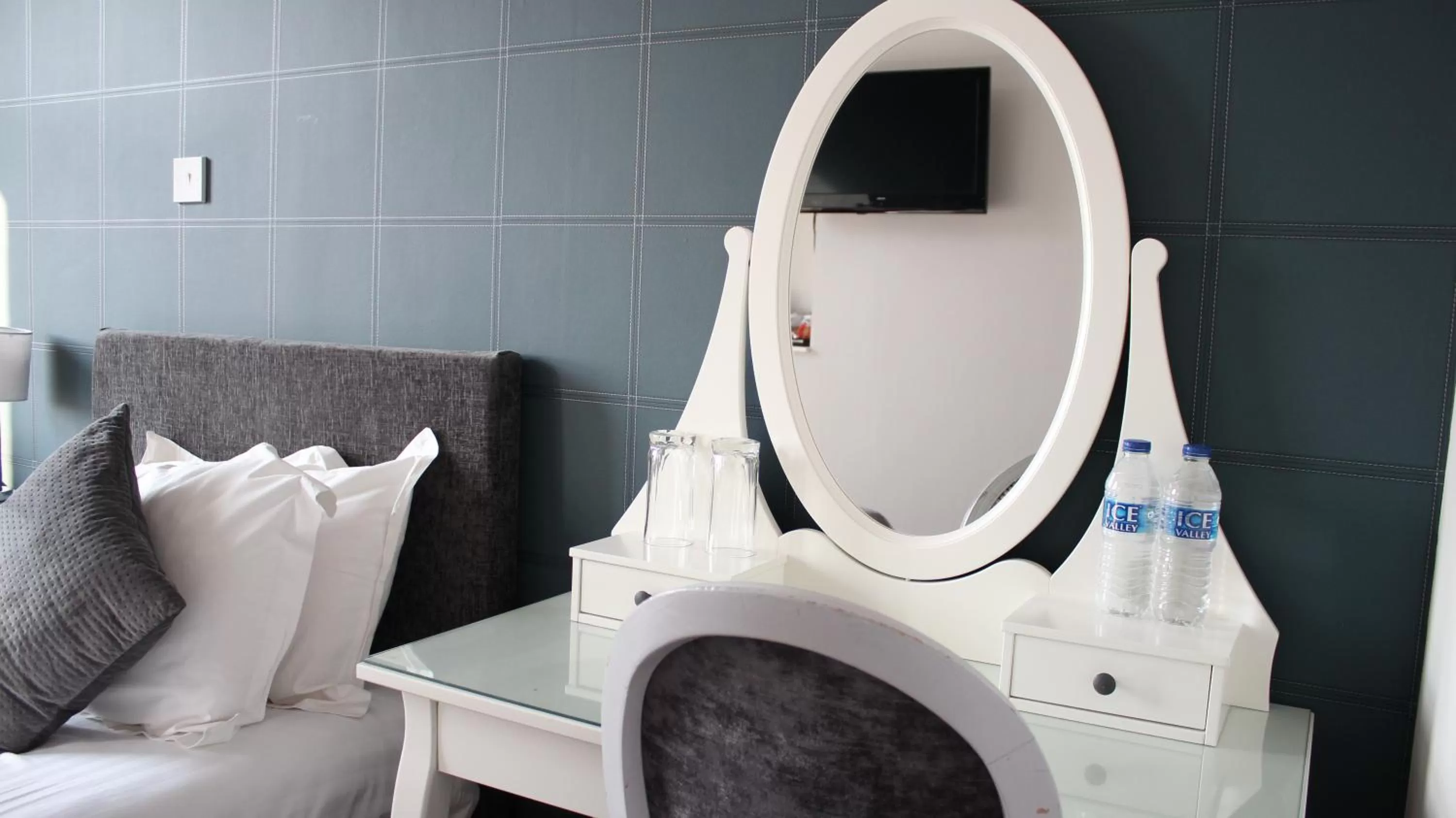 Bedroom in The Whittington and Cat