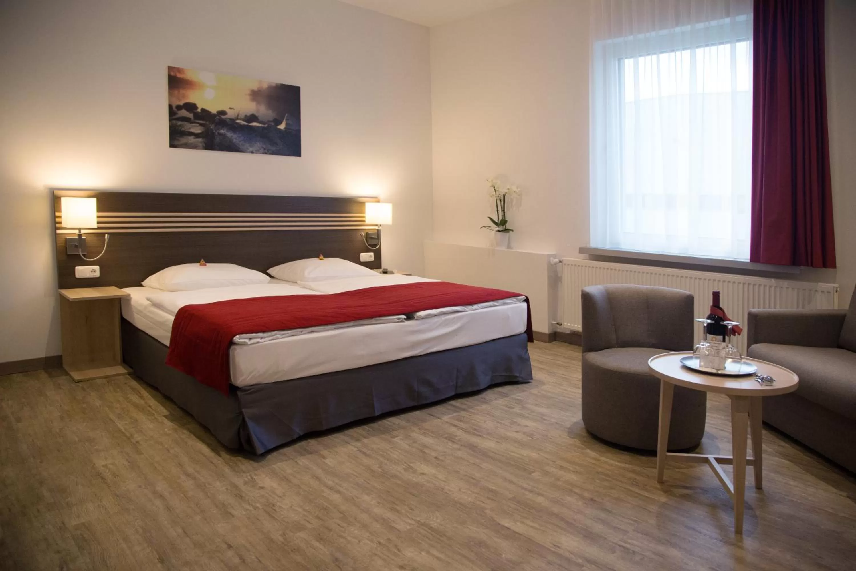 Photo of the whole room, Bed in Ruhr Inn Hotel