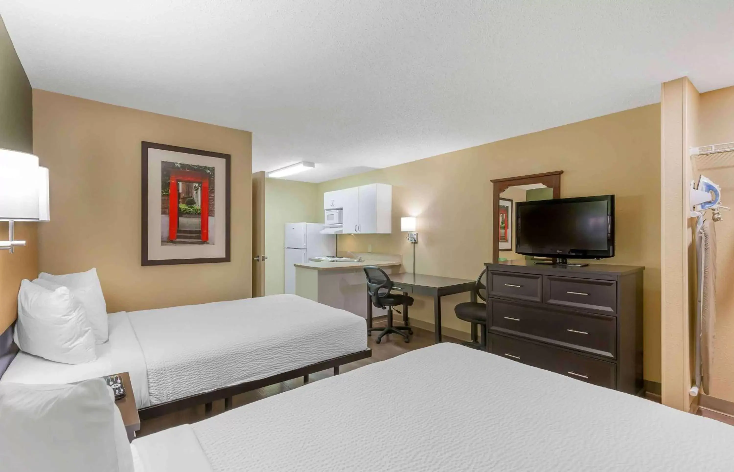 Bedroom, Bed in Extended Stay America Suites - Jacksonville - Camp Lejeune