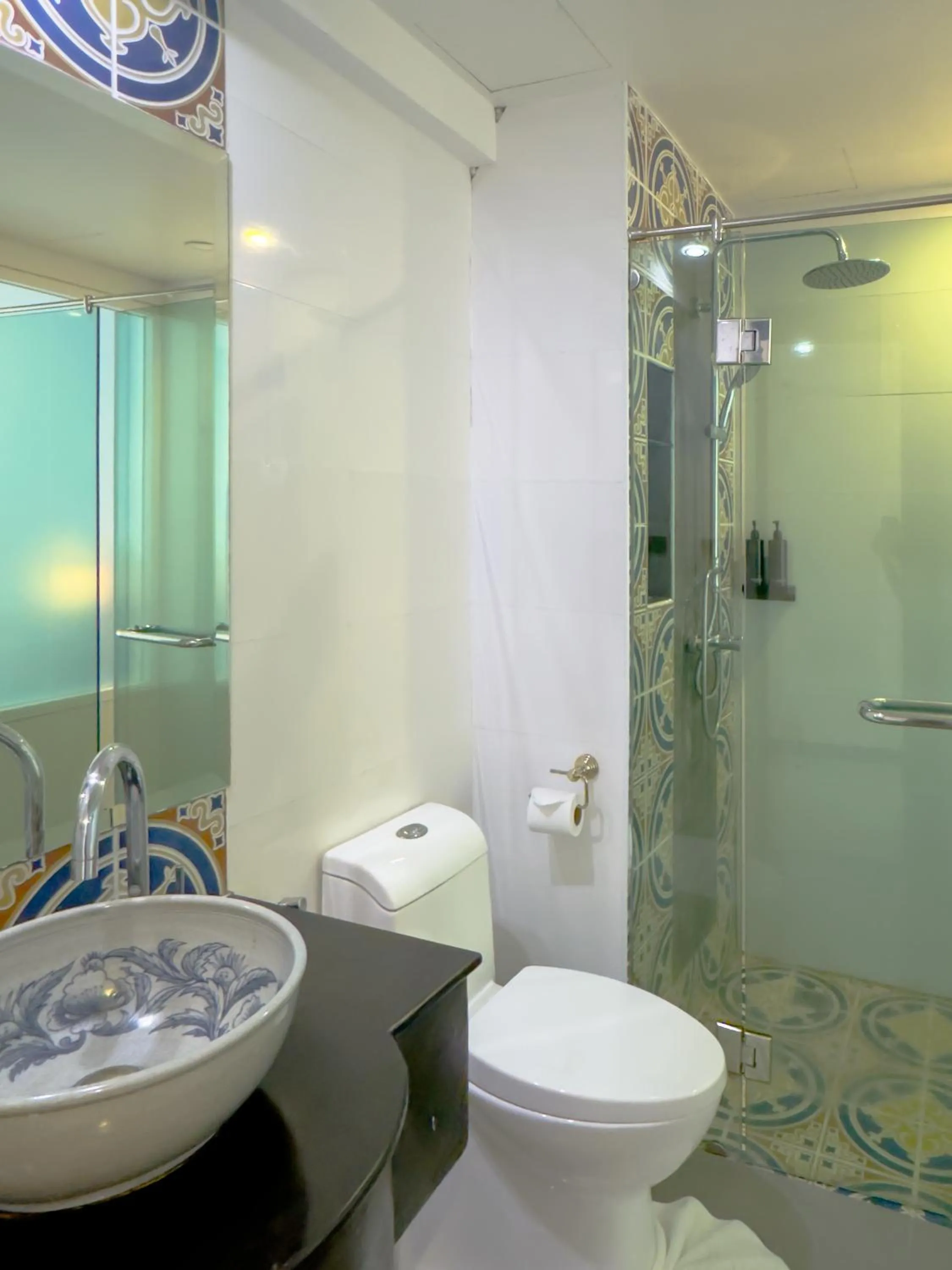 Shower in Grand Supicha City Hotel