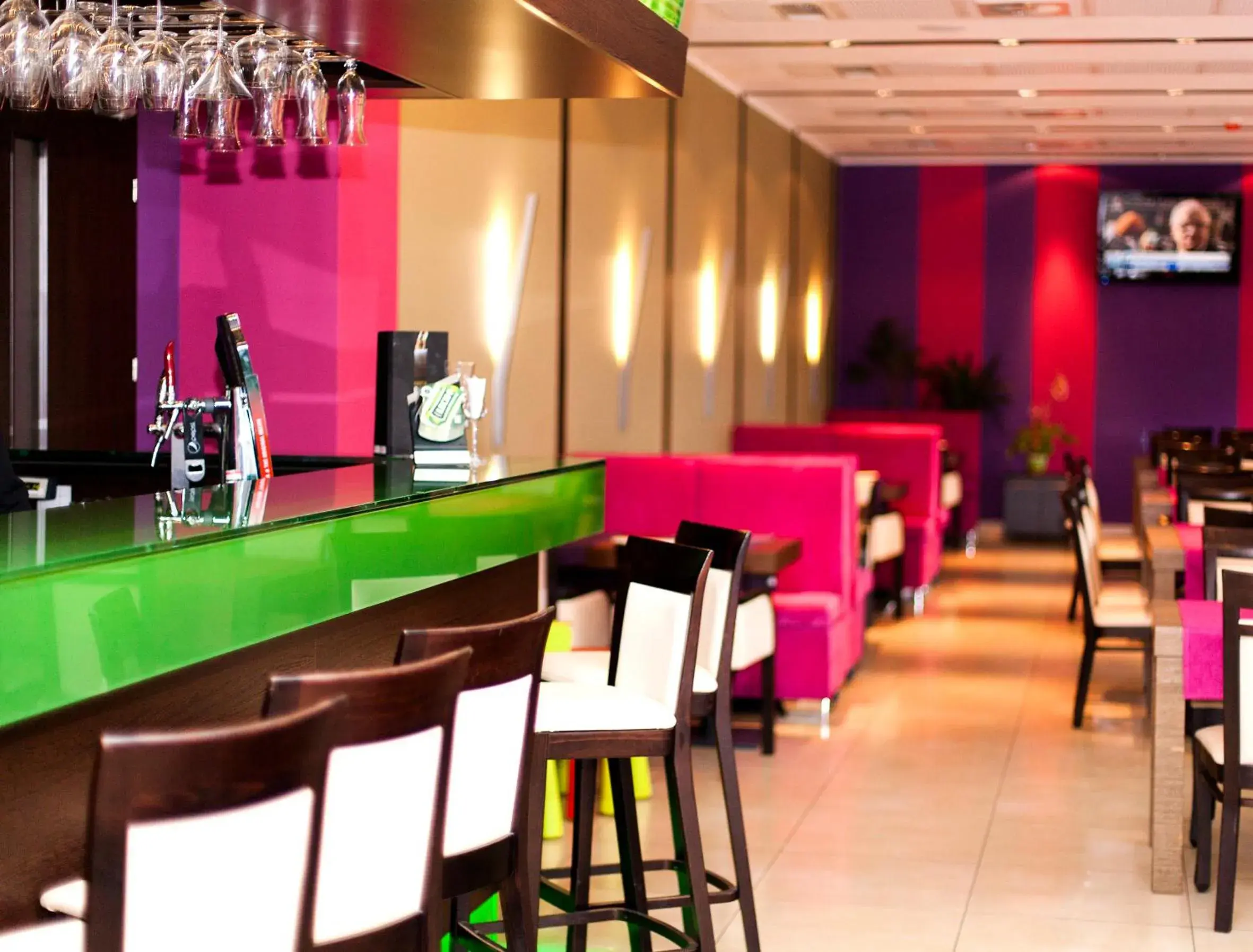Lounge or bar, Restaurant/Places to Eat in Hotton Hotel
