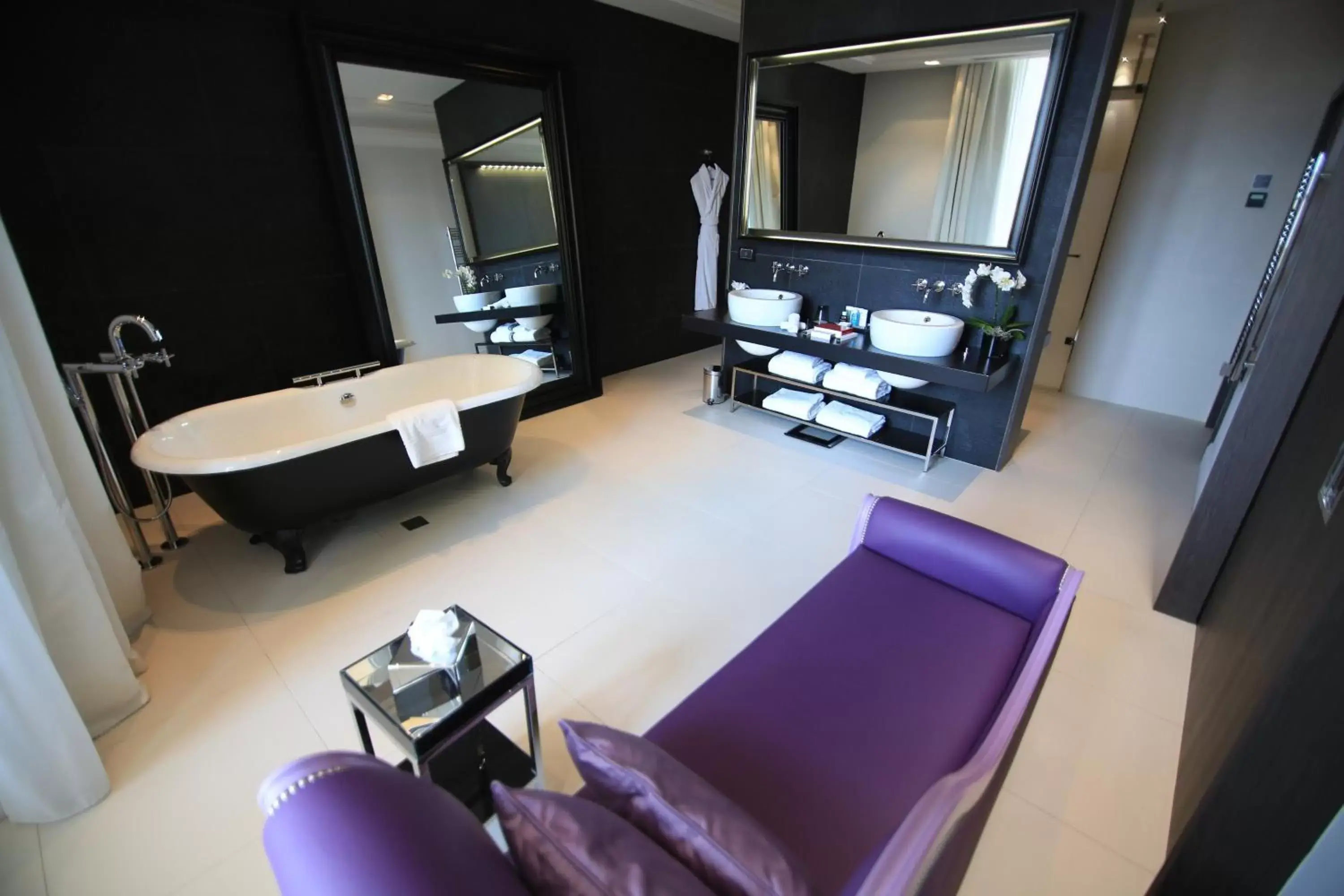 Photo of the whole room, Bathroom in InterContinental Marseille - Hotel Dieu, an IHG Hotel