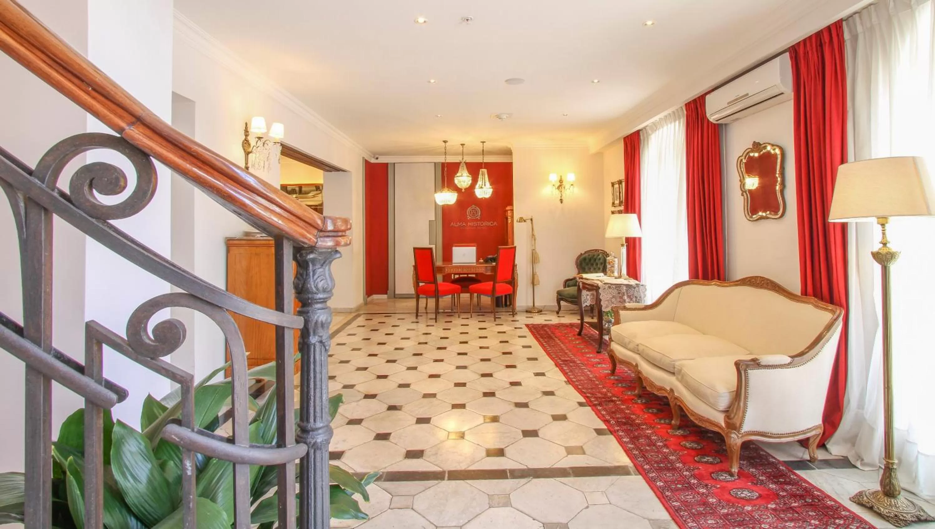 Lobby or reception in Alma Histórica Boutique Hotel