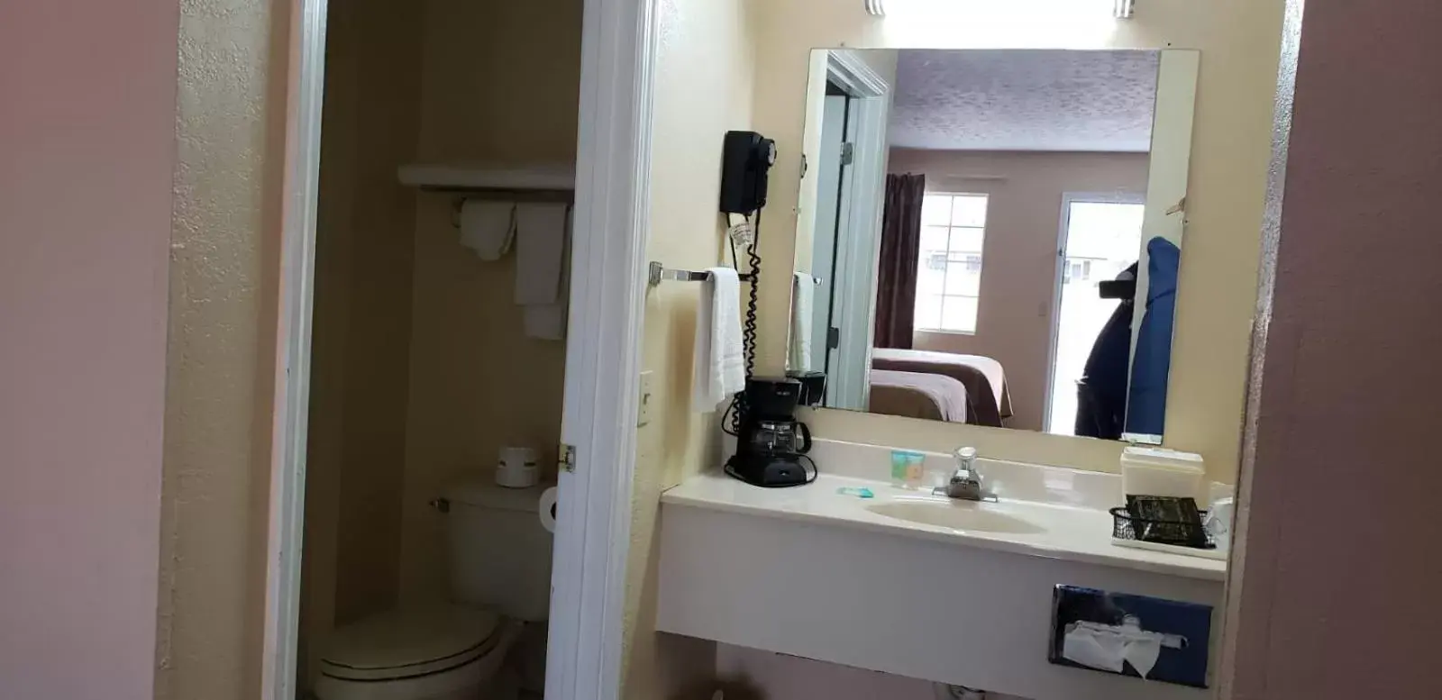 Bathroom in Garden inn & suites pine Mountain