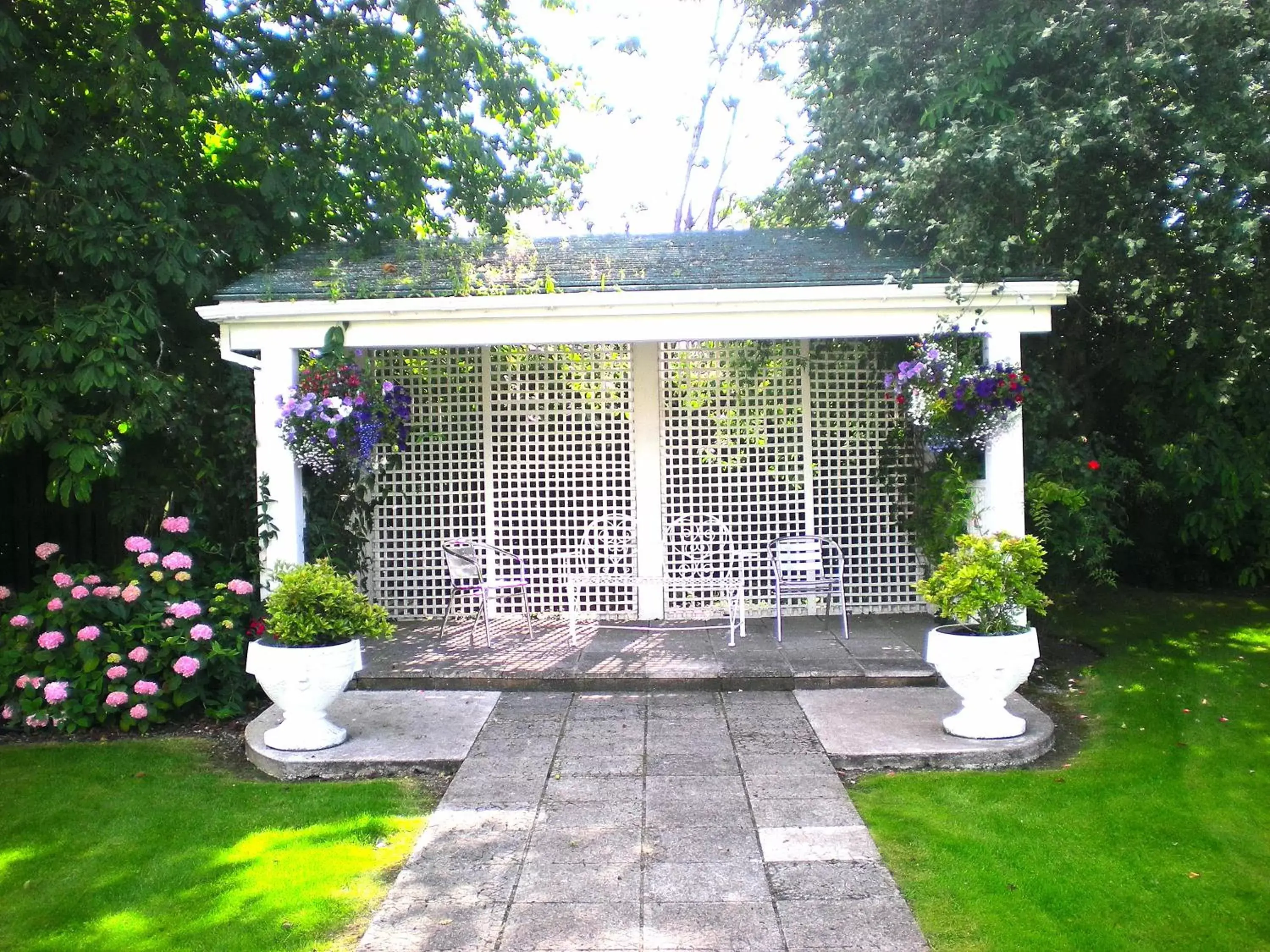 Patio, Garden in Templemore Arms Hotel