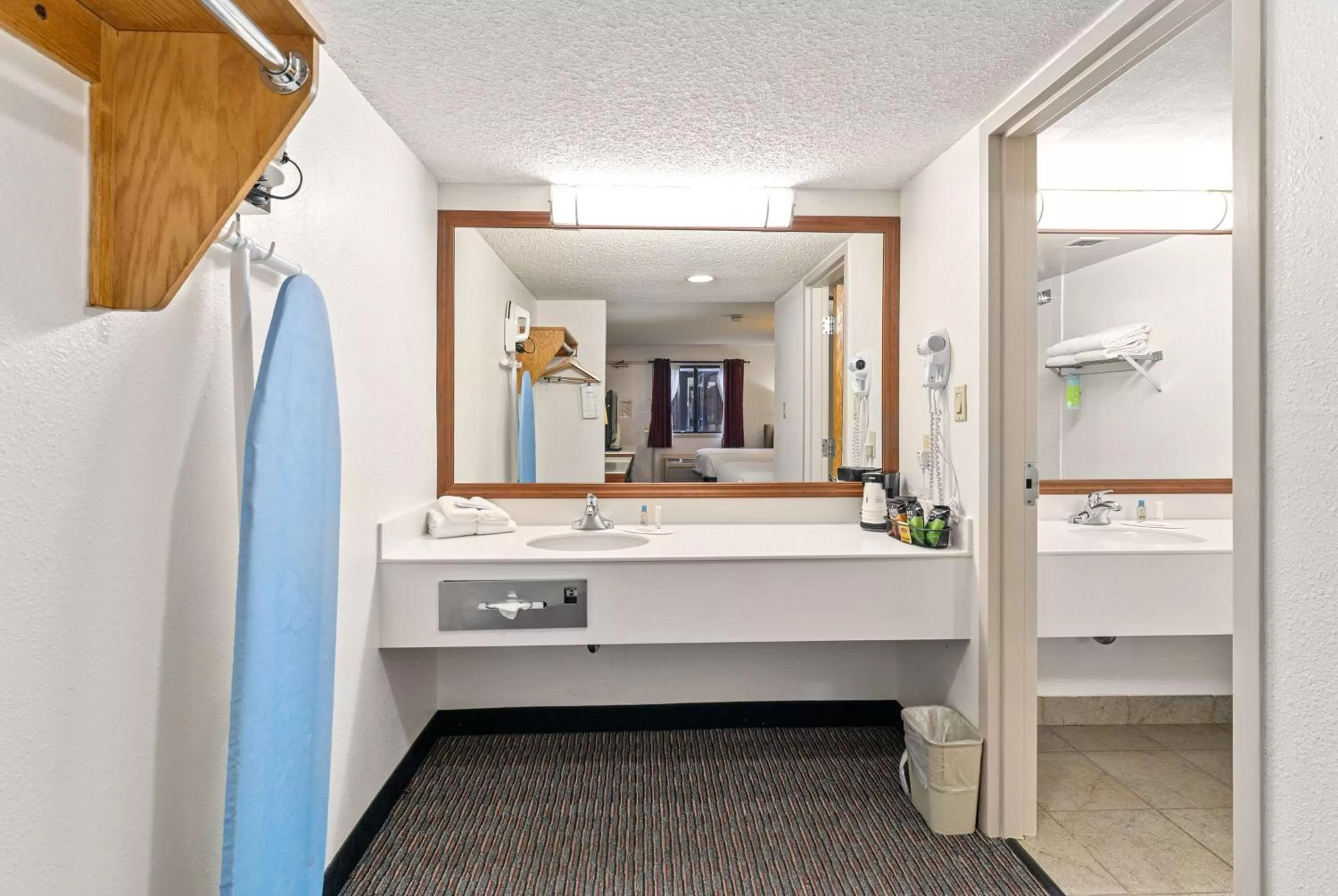 TV and multimedia in Ramada by Wyndham Cedar City