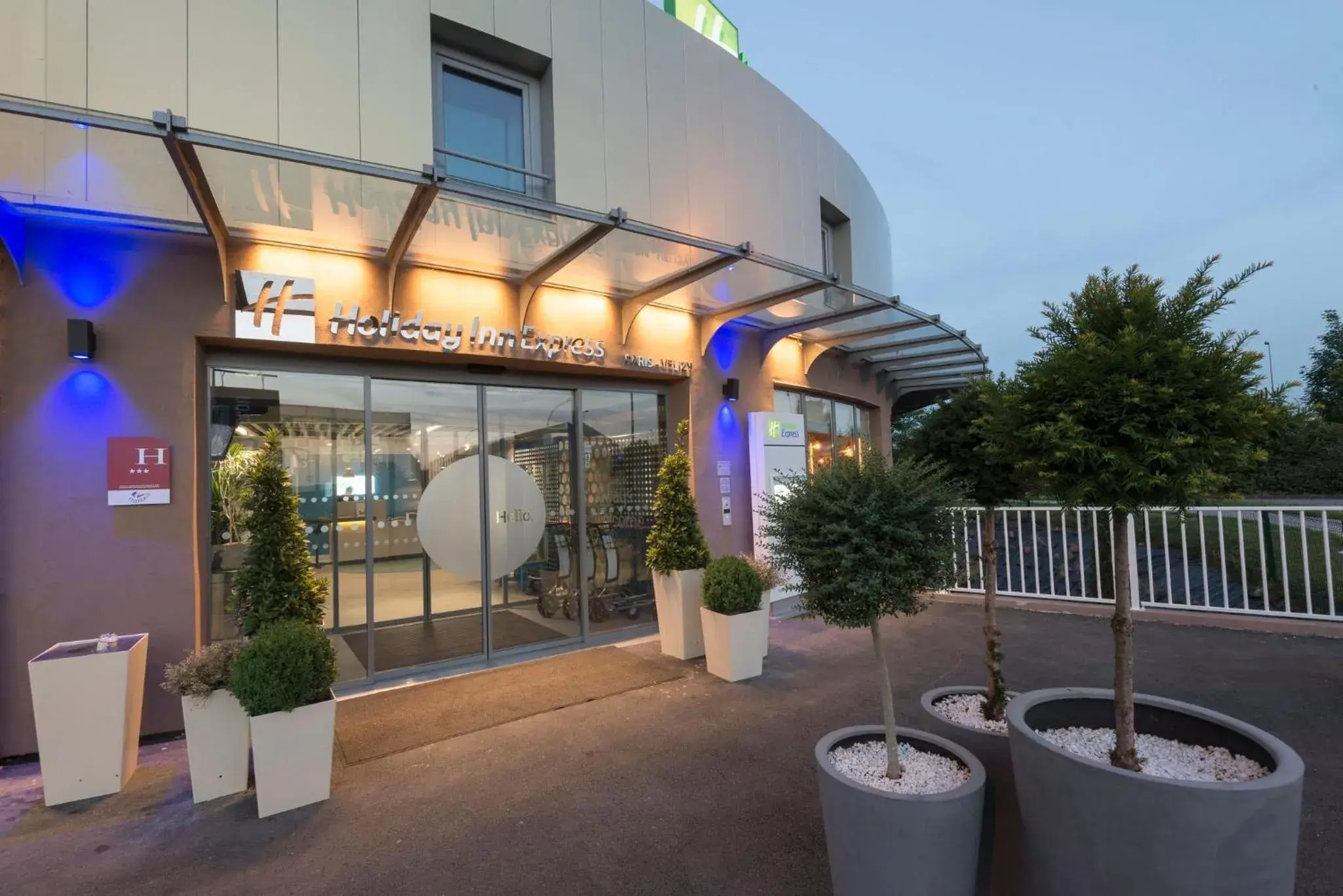 Property building in Holiday Inn Express Paris - Velizy