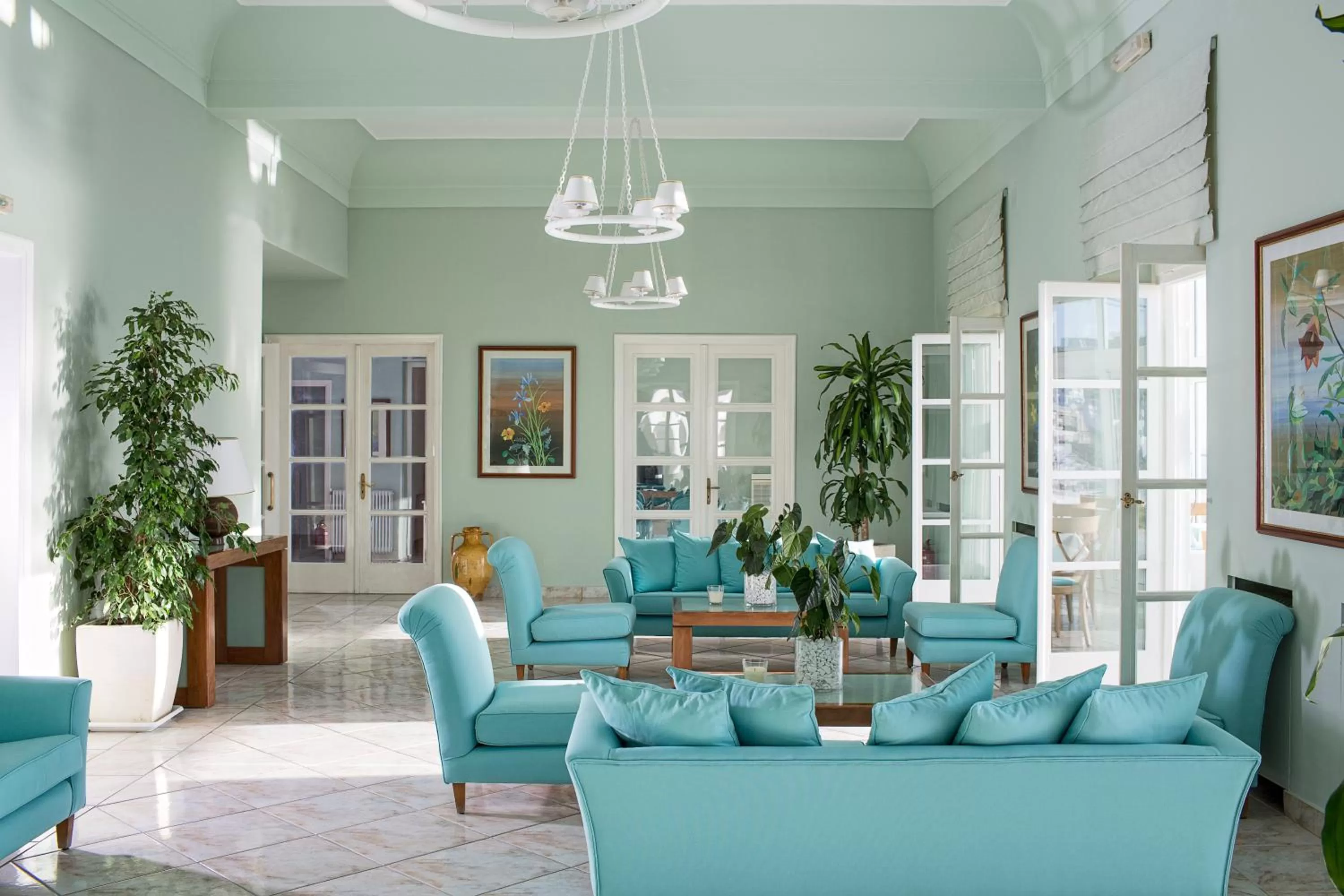 Lounge or bar in Atlantis Hotel