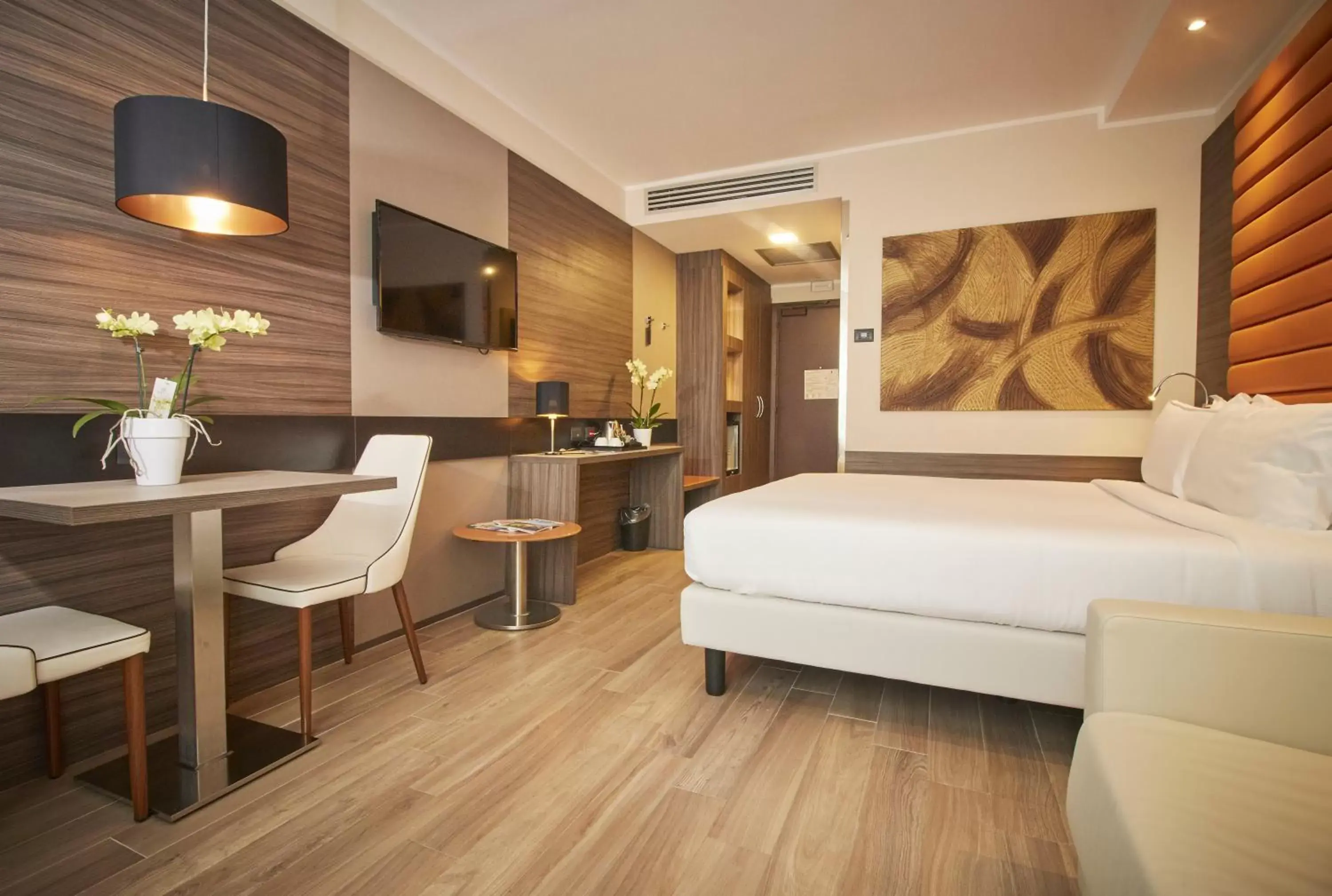 Bedroom, Bed in iH Hotels Milano Lorenteggio