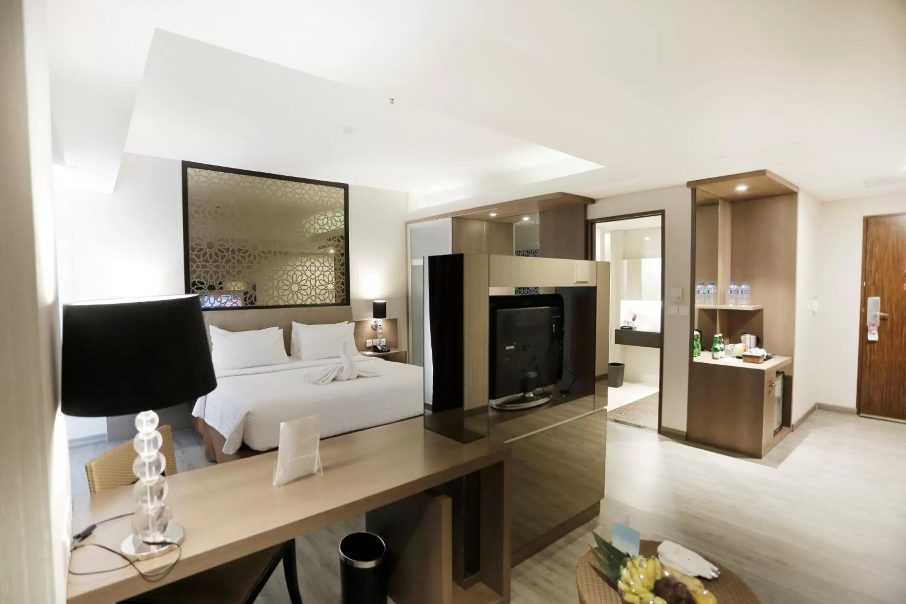 Living room, TV/Entertainment Center in Mercure Padang