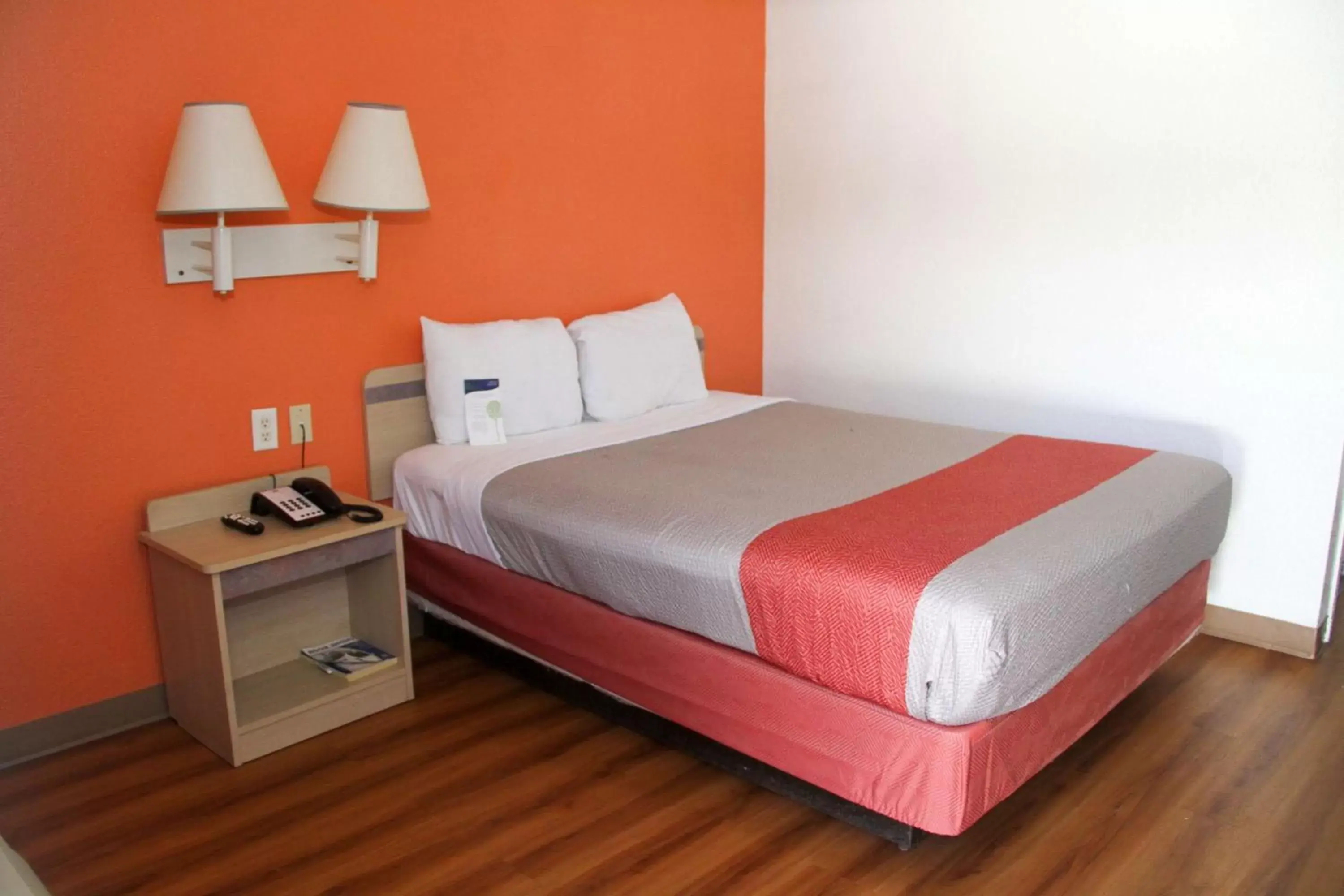 Bedroom, Bed in Motel 6-Lufkin, TX
