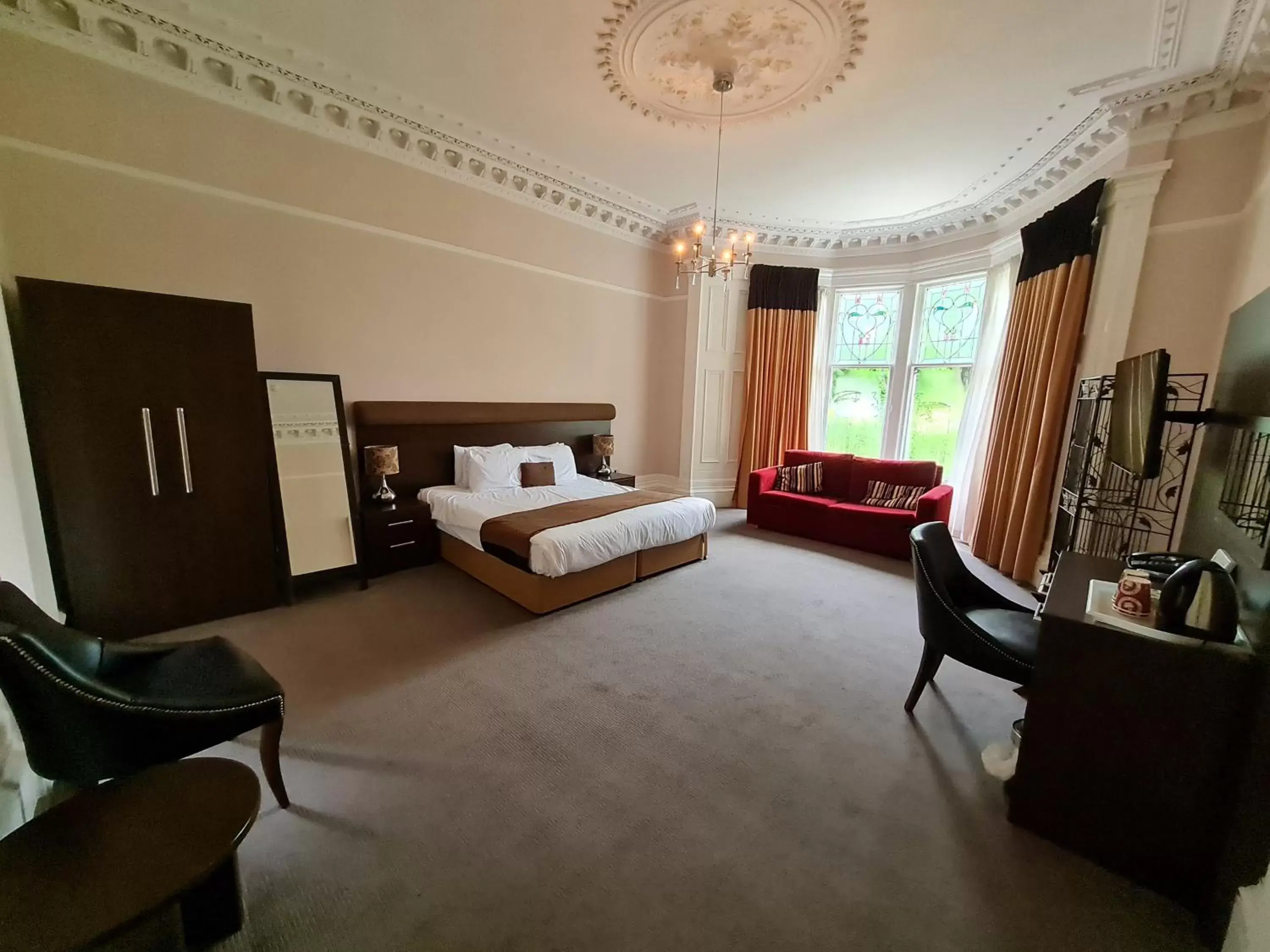 Photo of the whole room in Number 10 Hotel