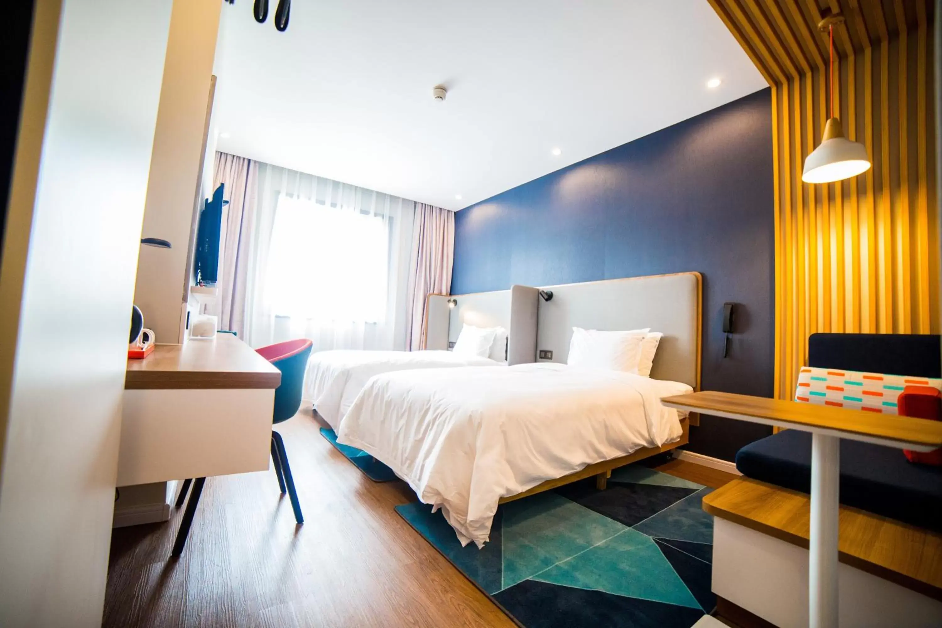 Photo of the whole room, Bed in Holiday Inn Express Nanjing Xuanwu Lake, an IHG Hotel