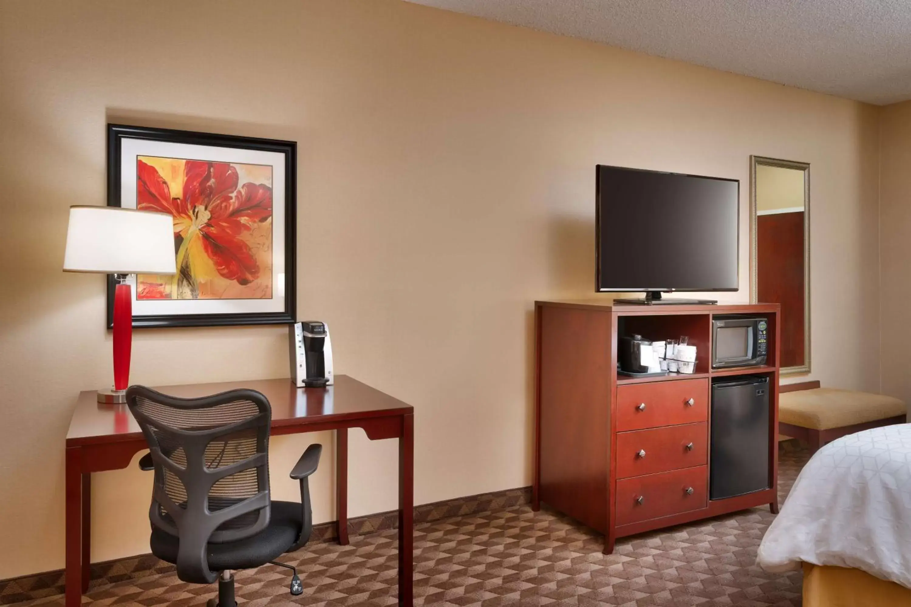 Photo of the whole room, TV/Entertainment Center in Best Western Downtown Phoenix