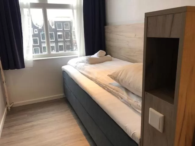 Bed in Facade Hotel Amsterdam