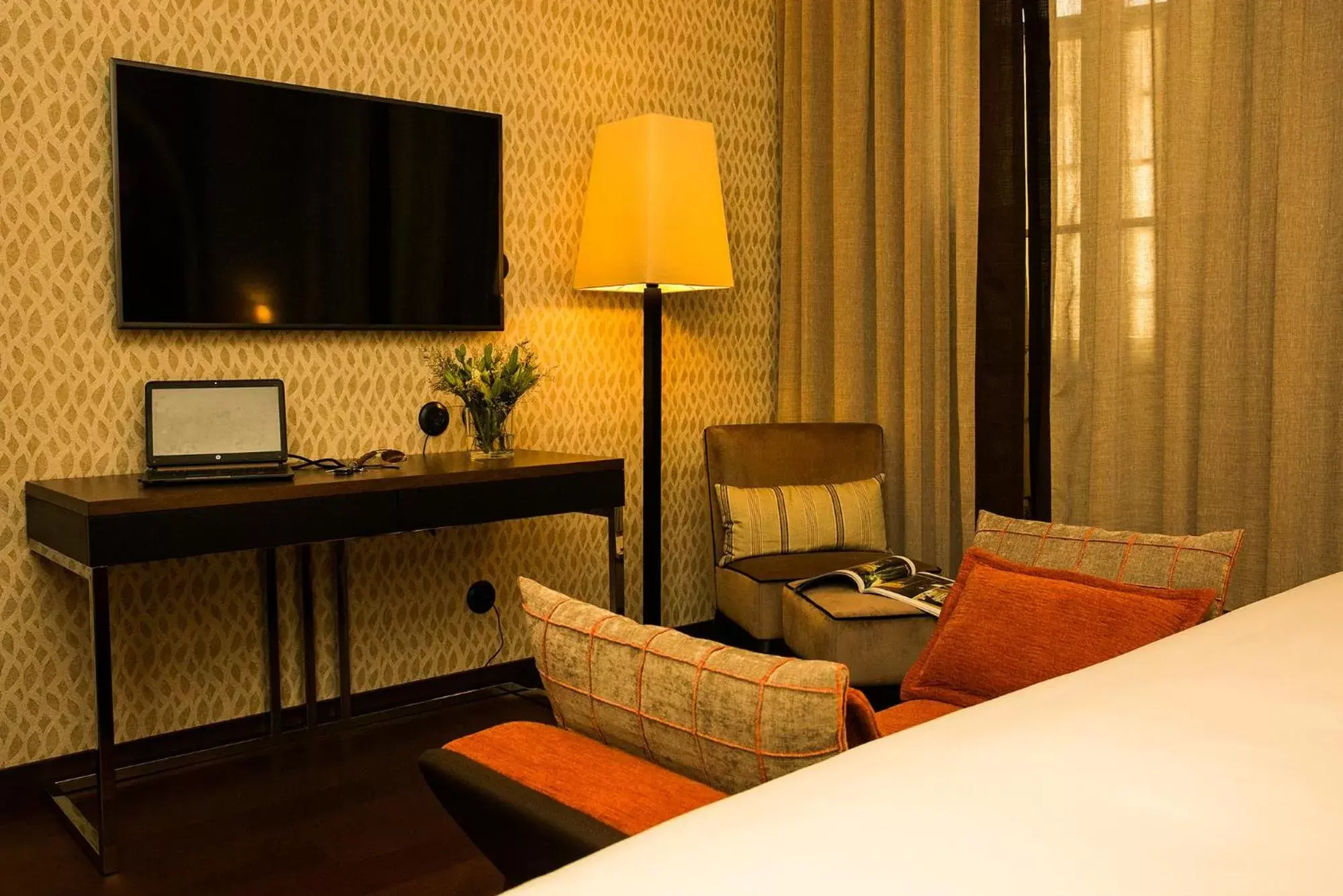 TV and multimedia, Seating Area in Pestana Porto - A Brasileira, City Center & Heritage Building