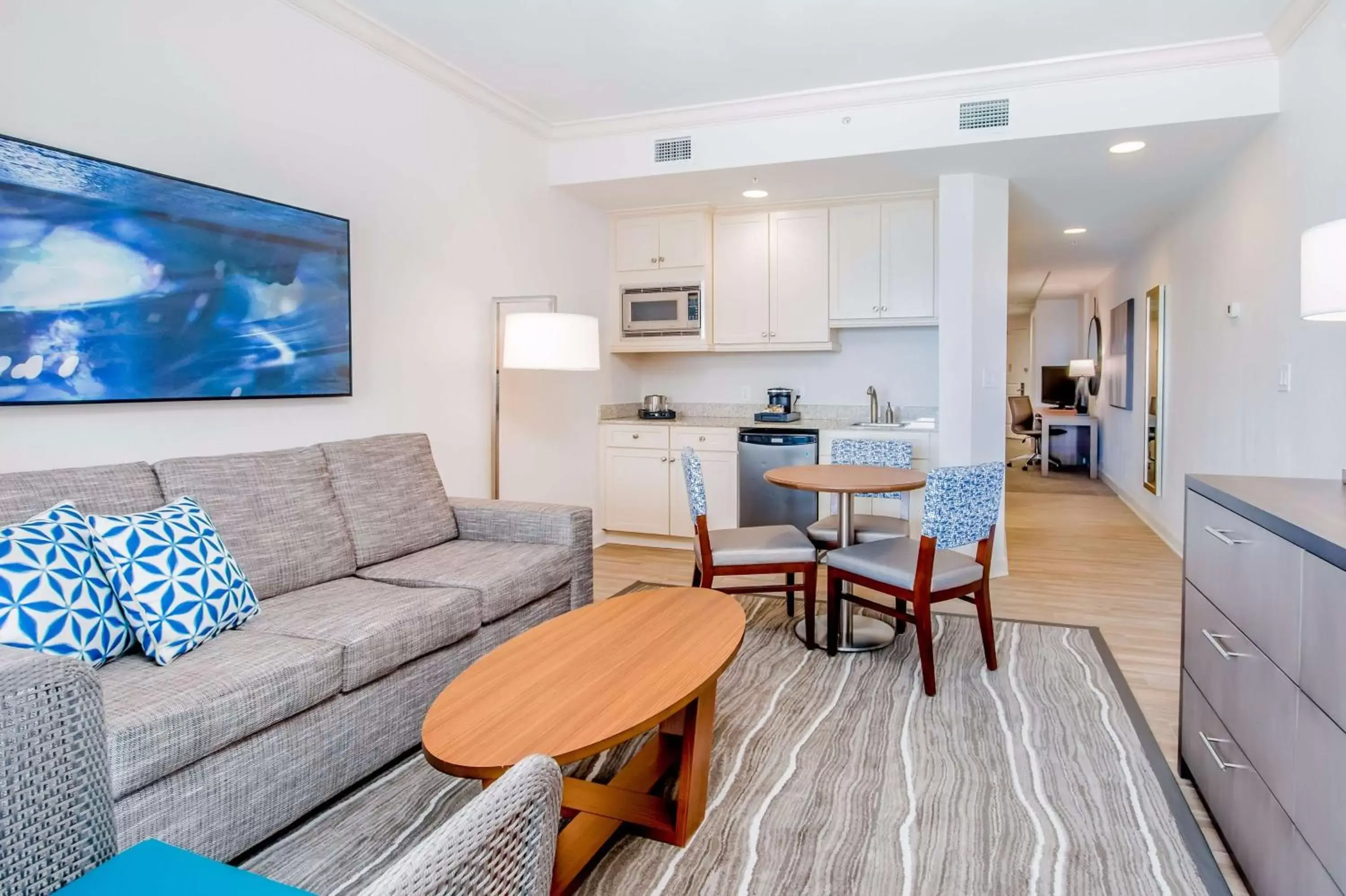 Living room, Seating Area in Hilton Pensacola Beach